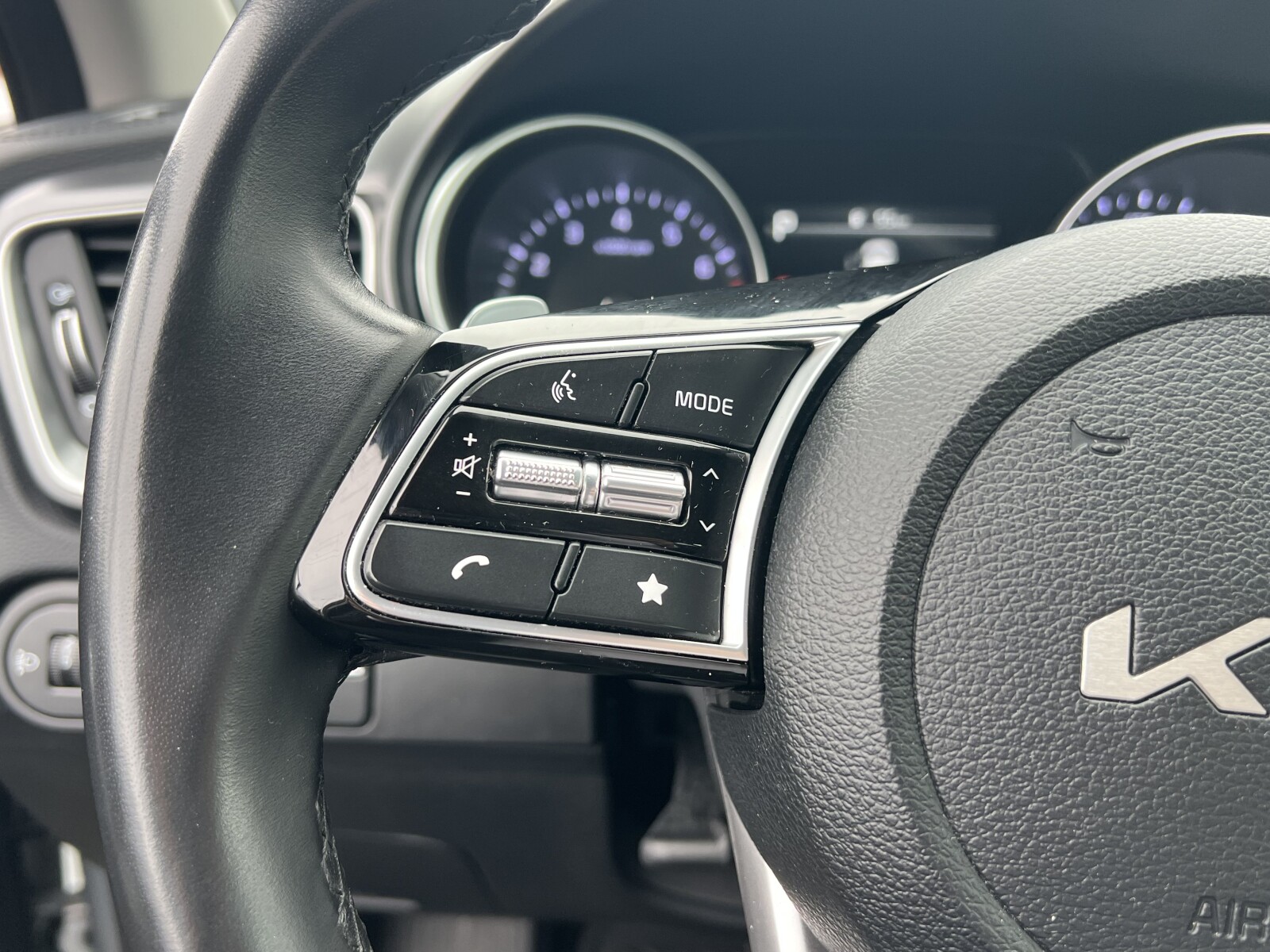 Kia Ceed - zdjęcie 17