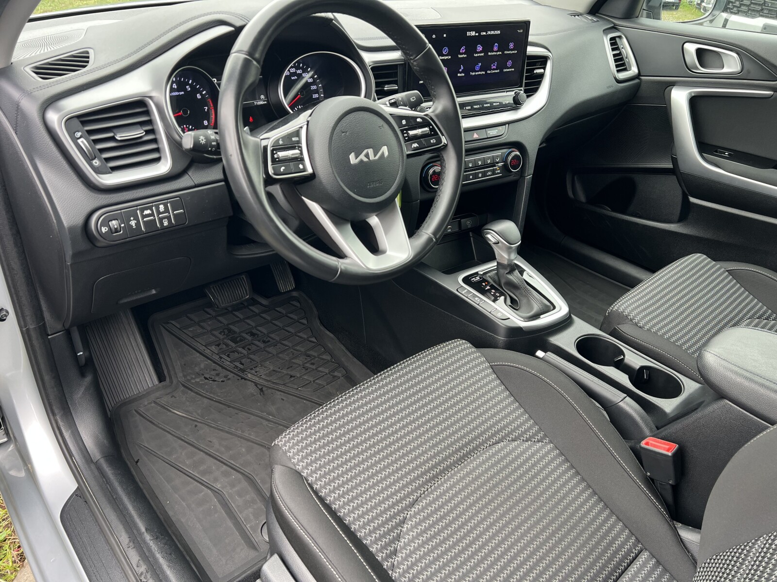 Kia Ceed - zdjęcie 10