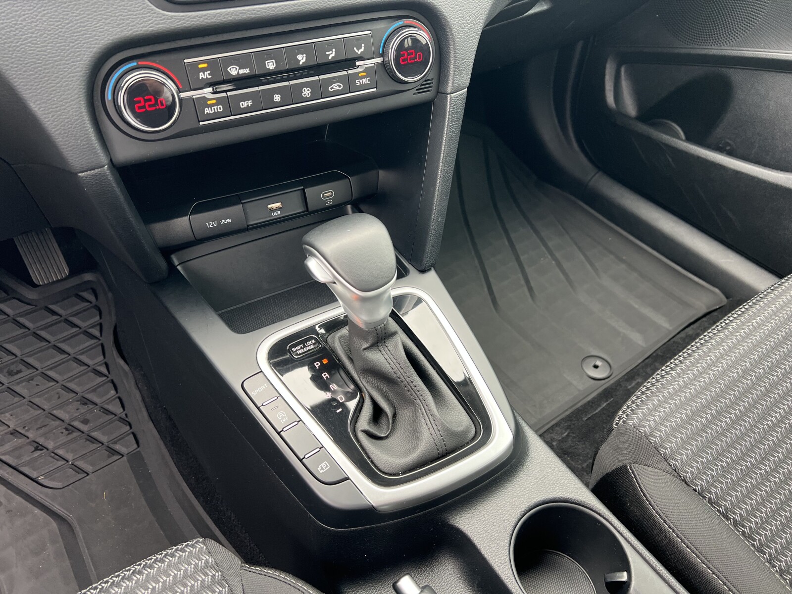 Kia Ceed - zdjęcie 15