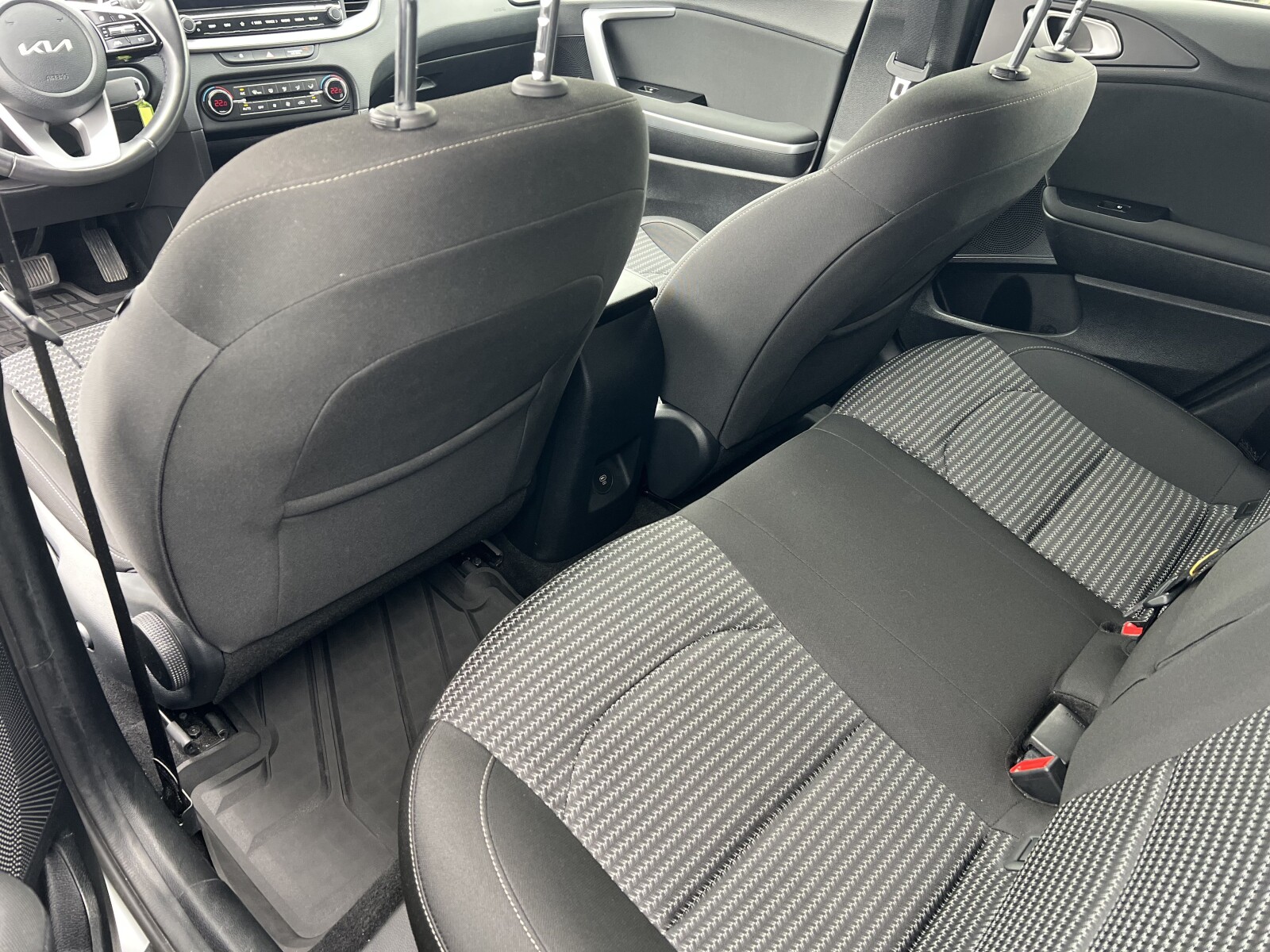 Kia Ceed - zdjęcie 25