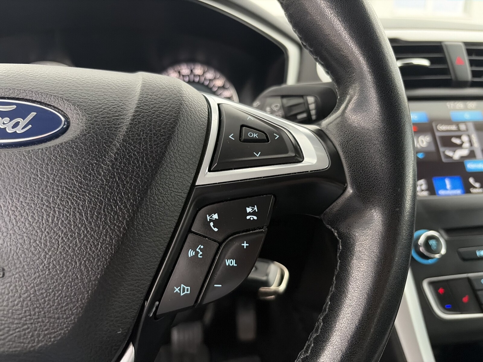 Ford Mondeo - zdjęcie 22