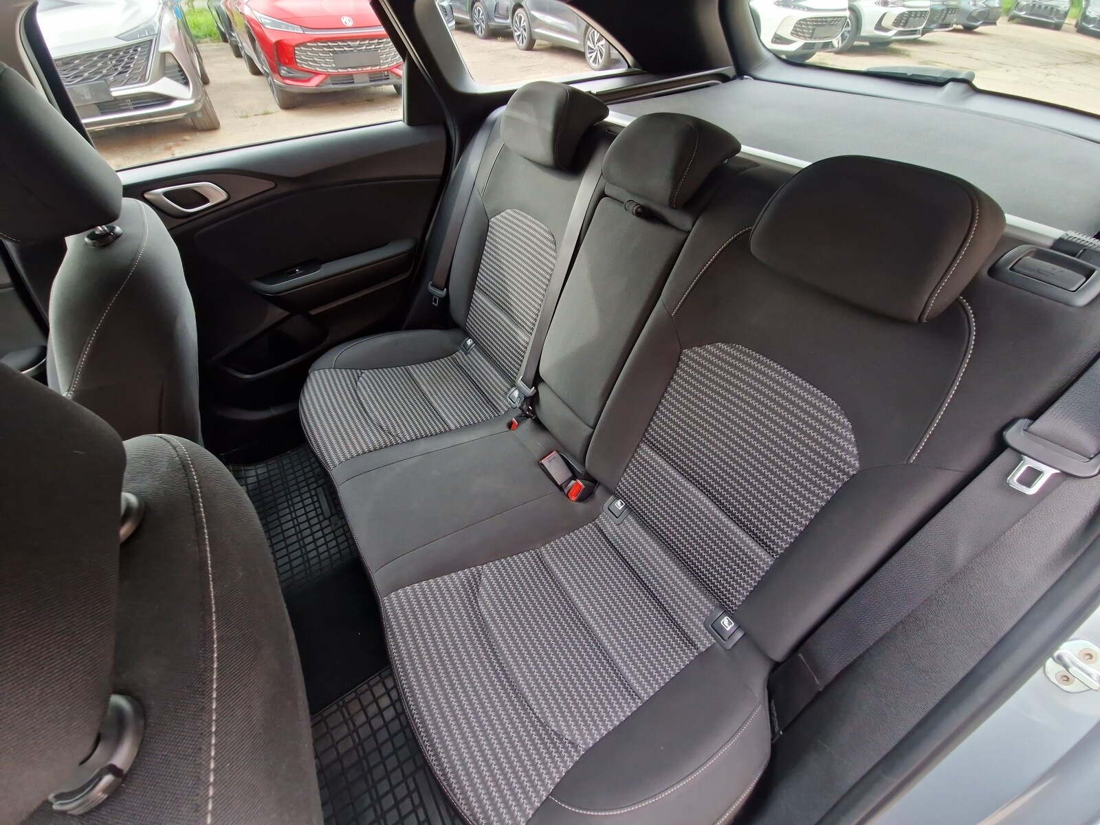 Kia Ceed - zdjęcie 19
