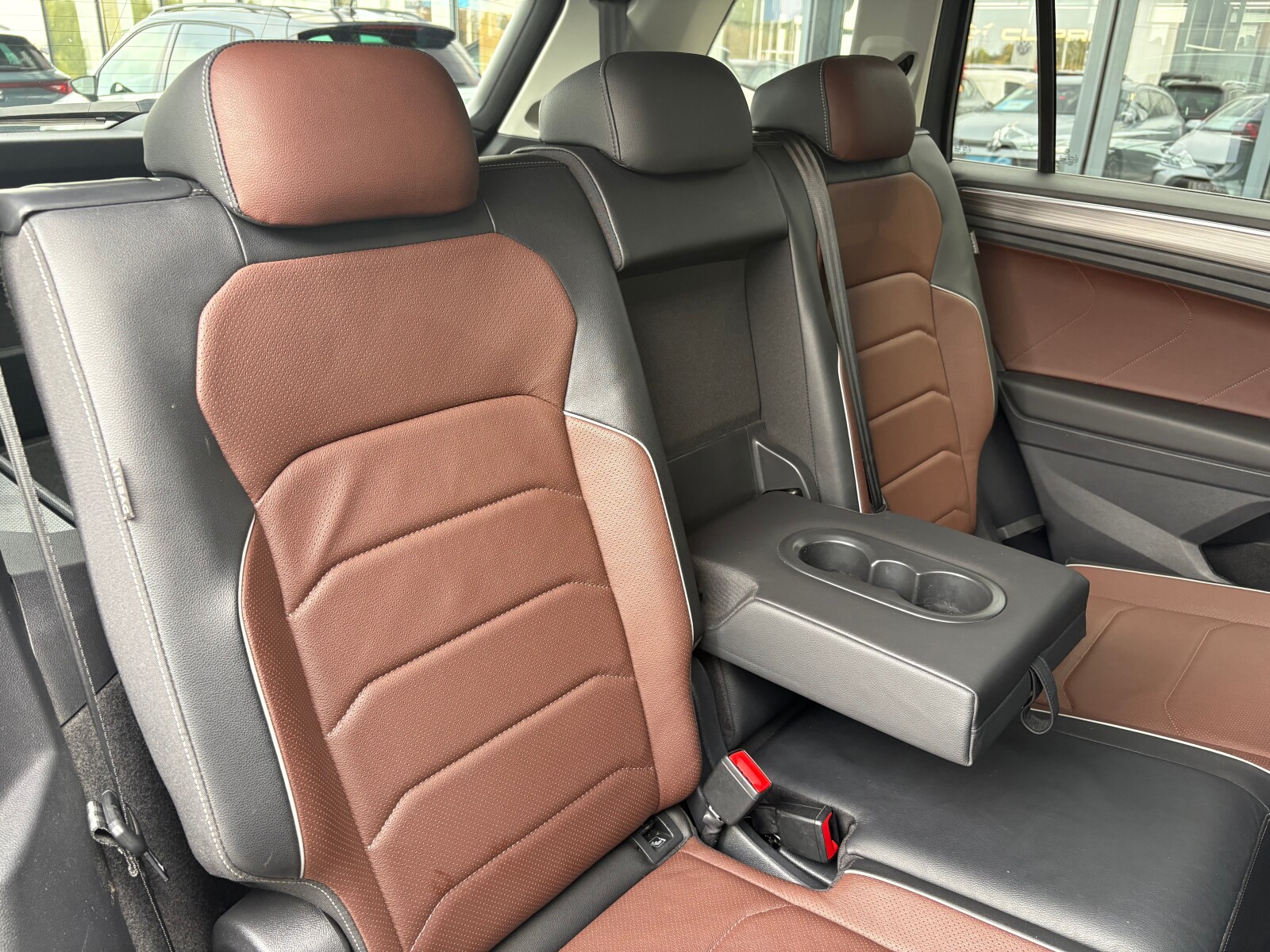 Volkswagen Tiguan Allspace - zdjęcie 17