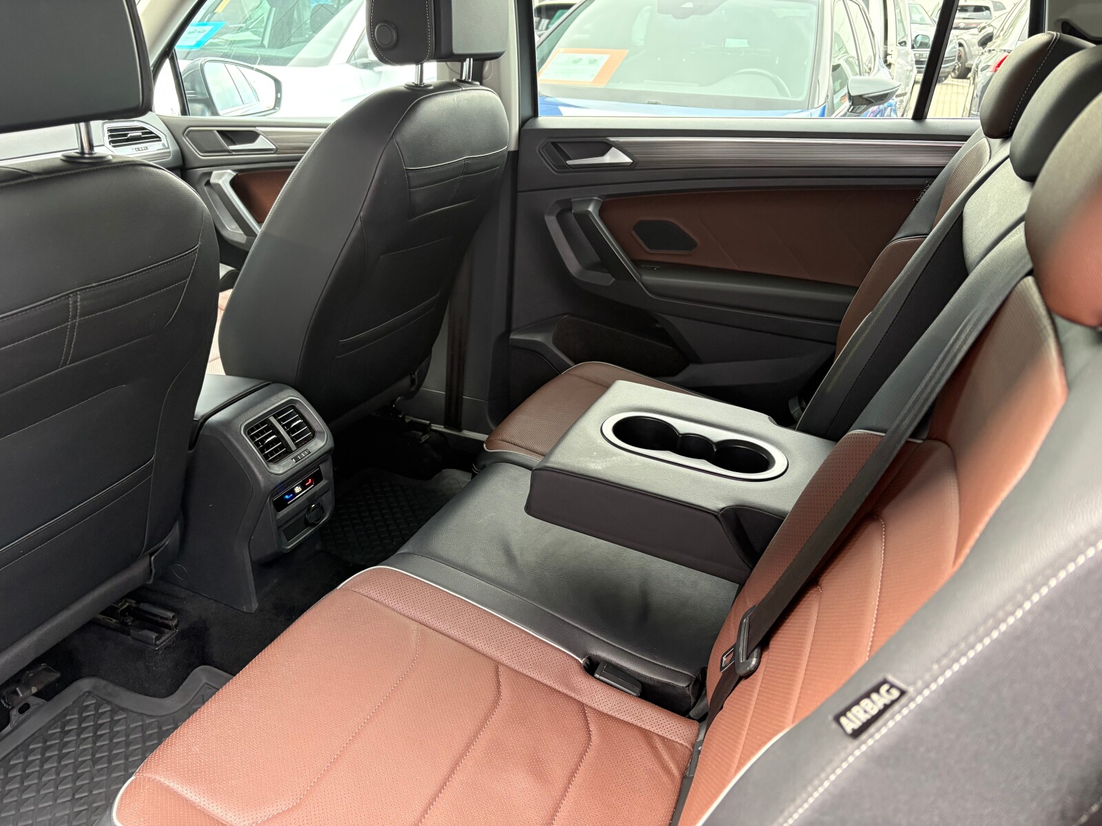 Volkswagen Tiguan Allspace - zdjęcie 14