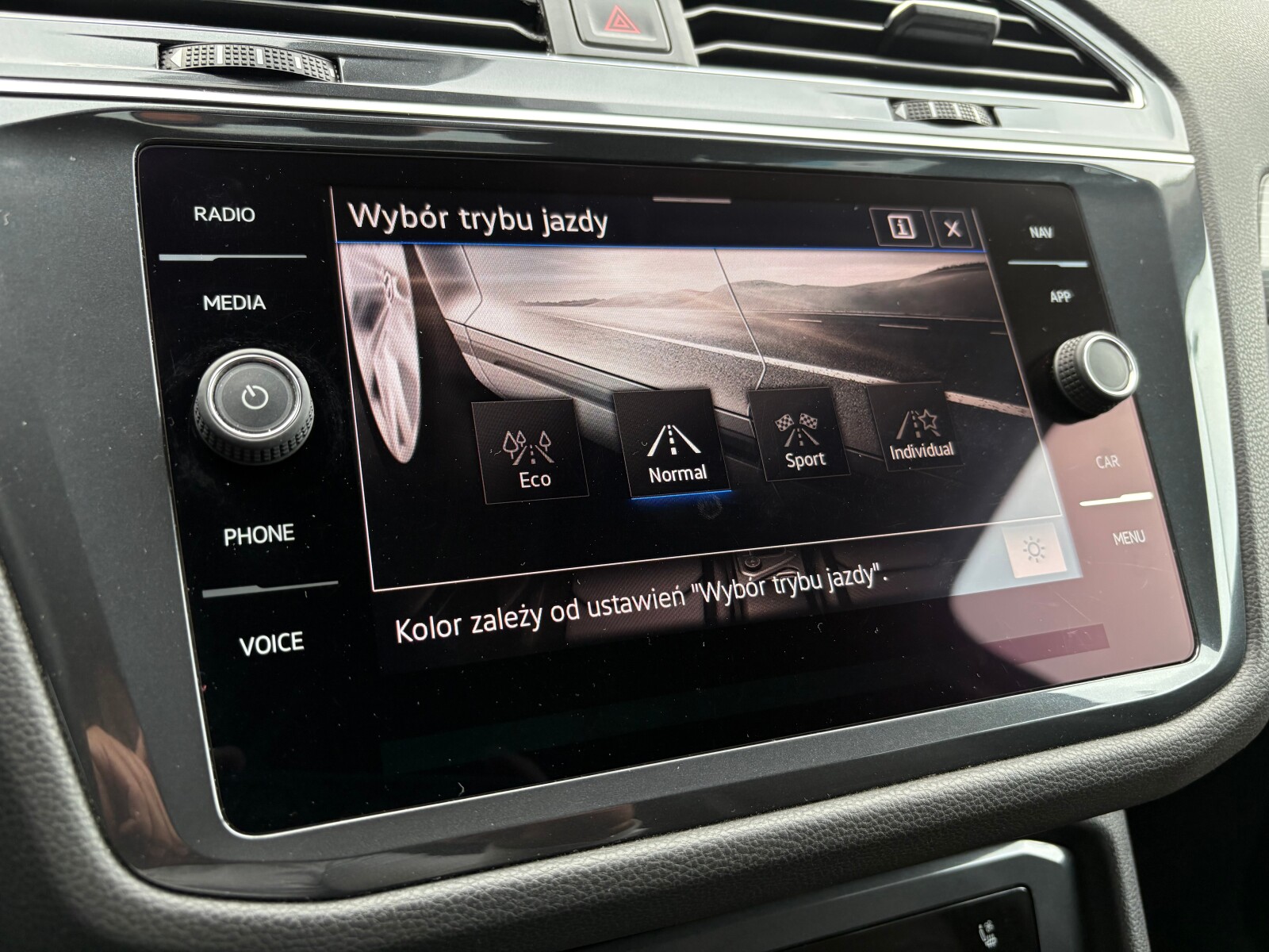 Volkswagen Tiguan Allspace - zdjęcie 30