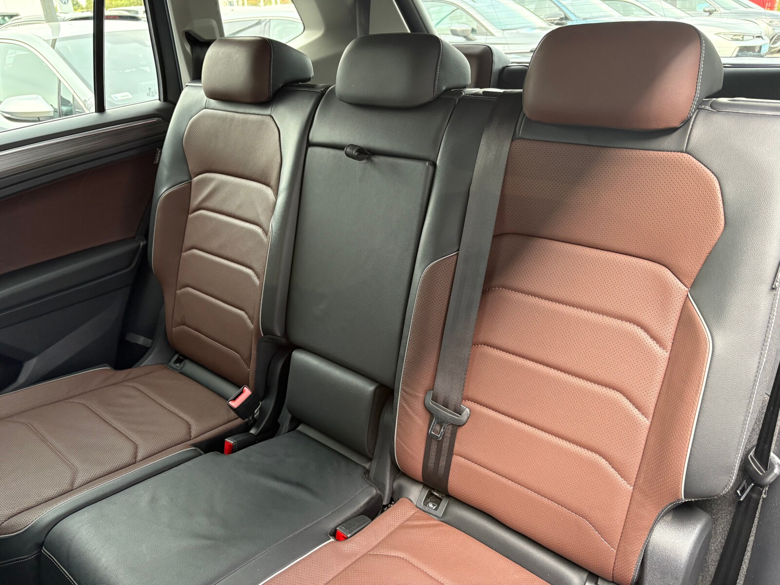 Volkswagen Tiguan Allspace - zdjęcie 13