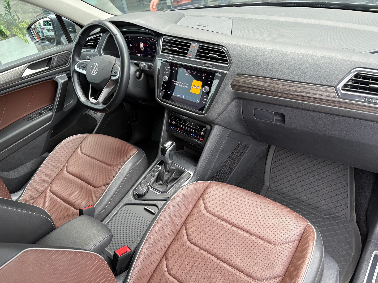 Volkswagen Tiguan Allspace - zdjęcie 18