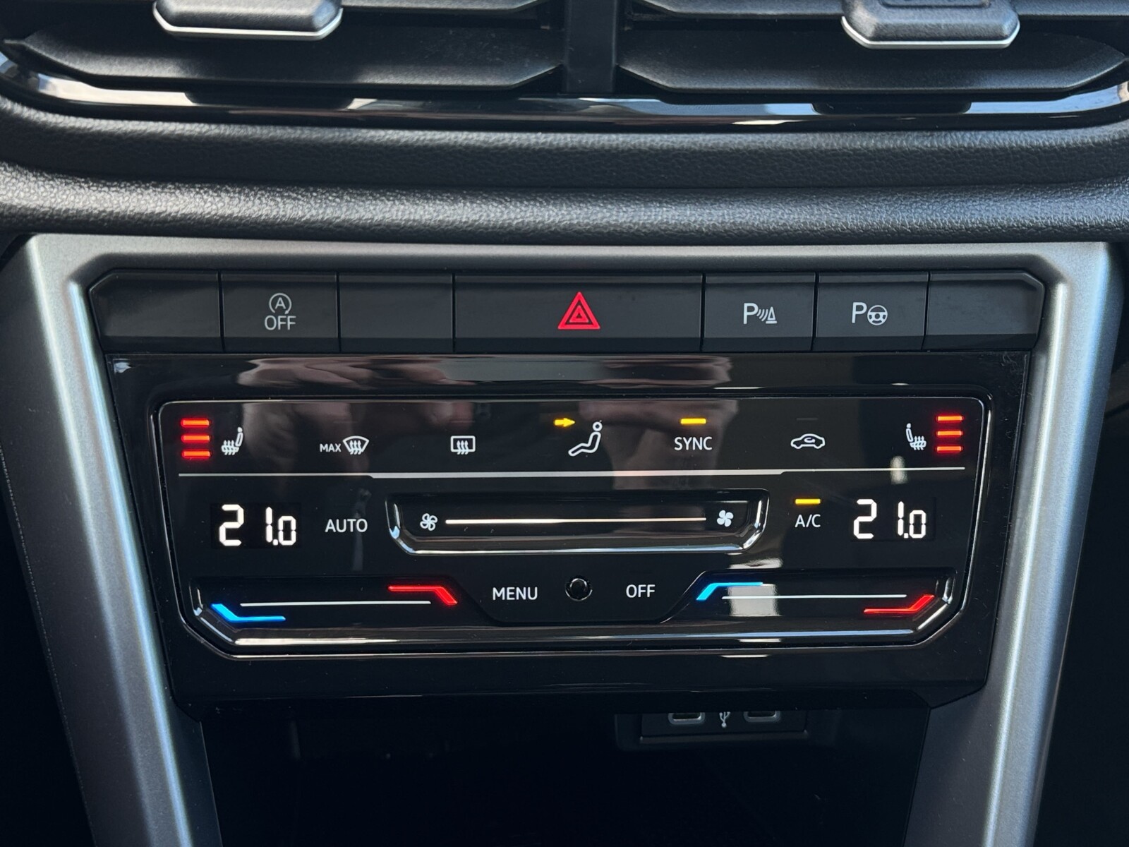 Volkswagen T-Roc - zdjęcie 21