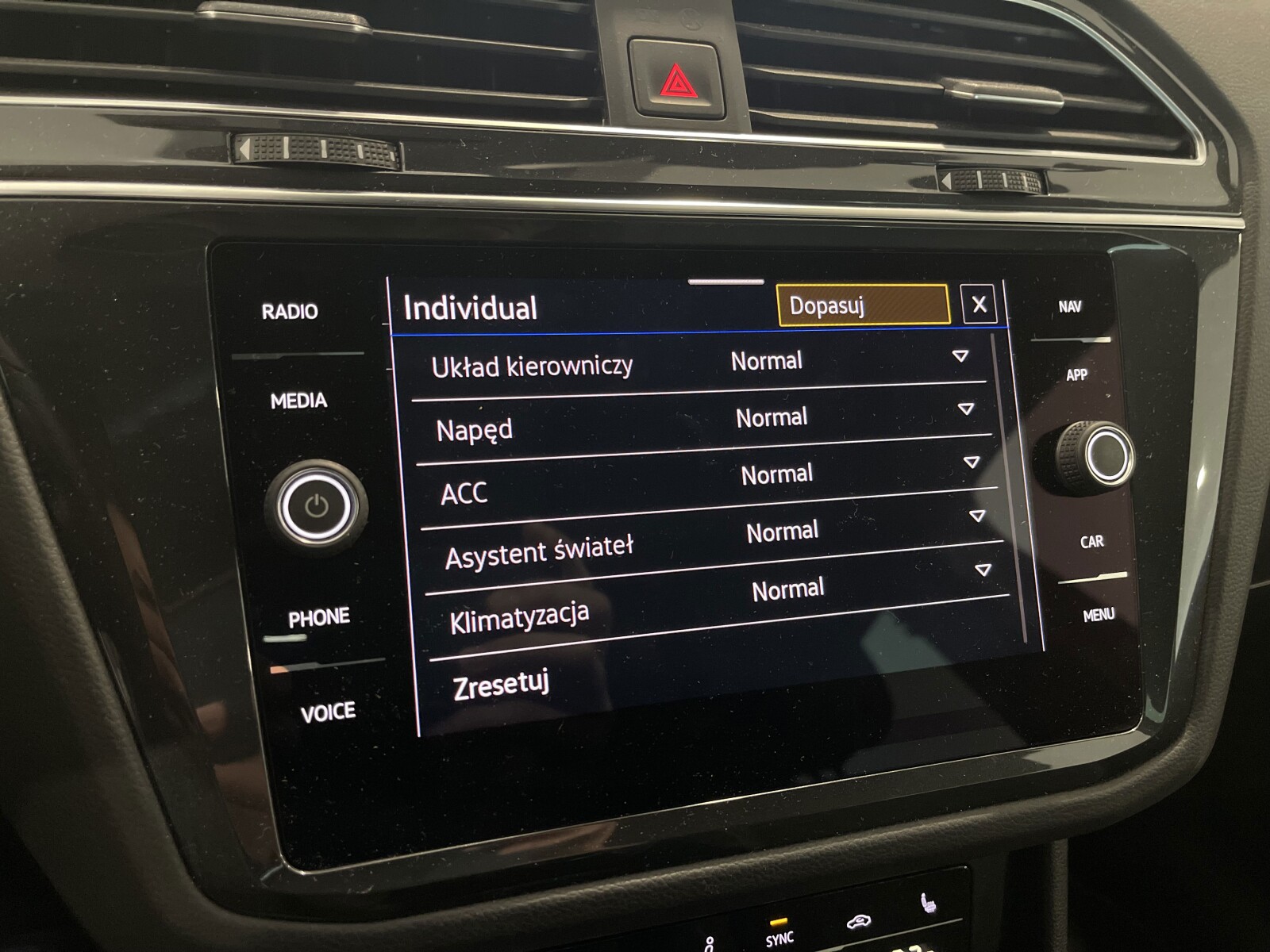 Volkswagen Tiguan - zdjęcie 17