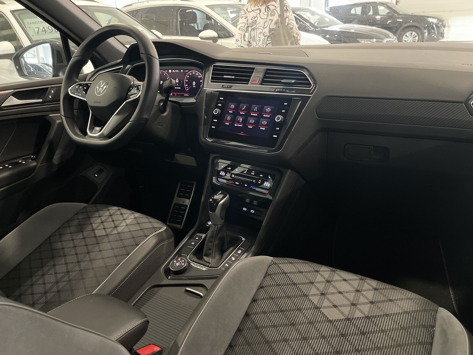 Volkswagen Tiguan - zdjęcie 14