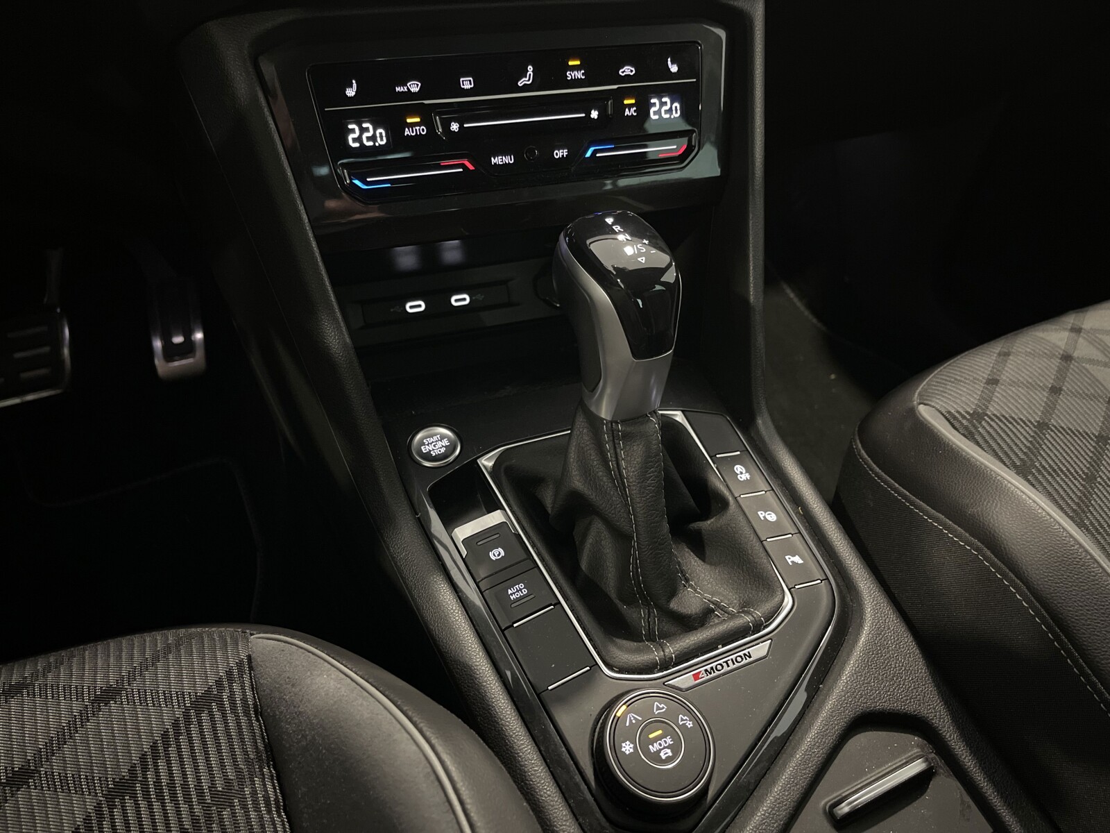 Volkswagen Tiguan - zdjęcie 21