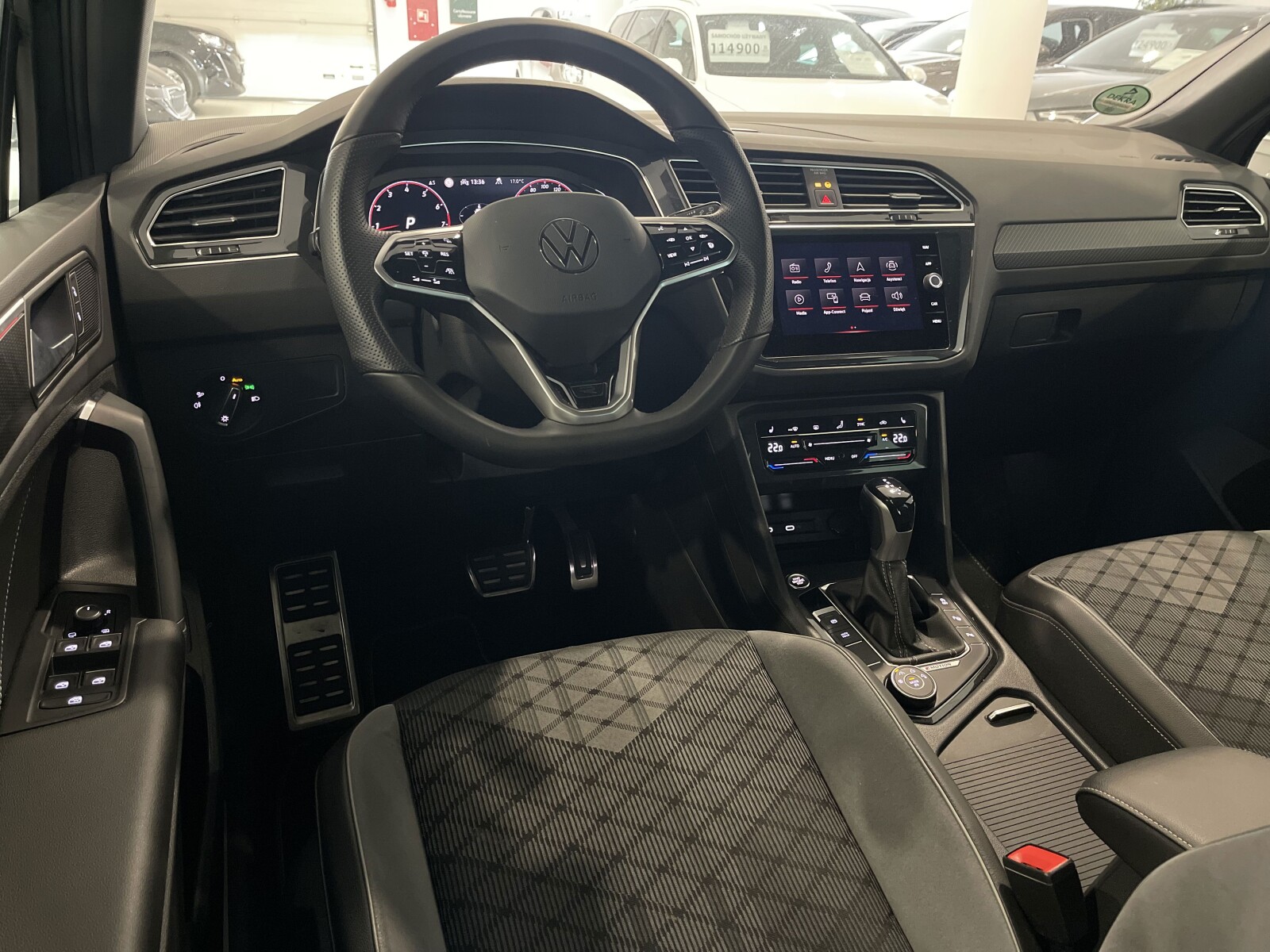 Volkswagen Tiguan - zdjęcie 11