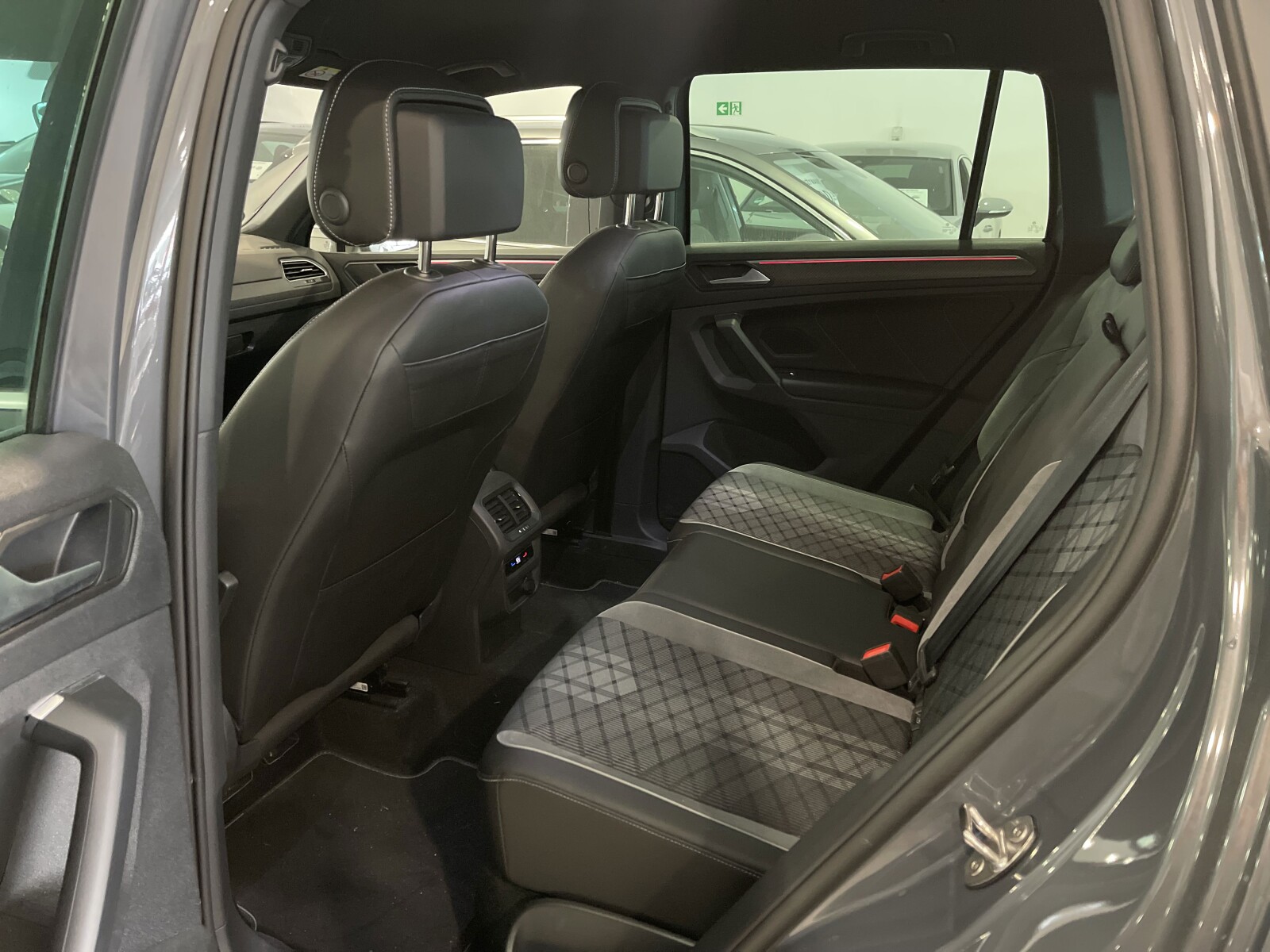 Volkswagen Tiguan - zdjęcie 10