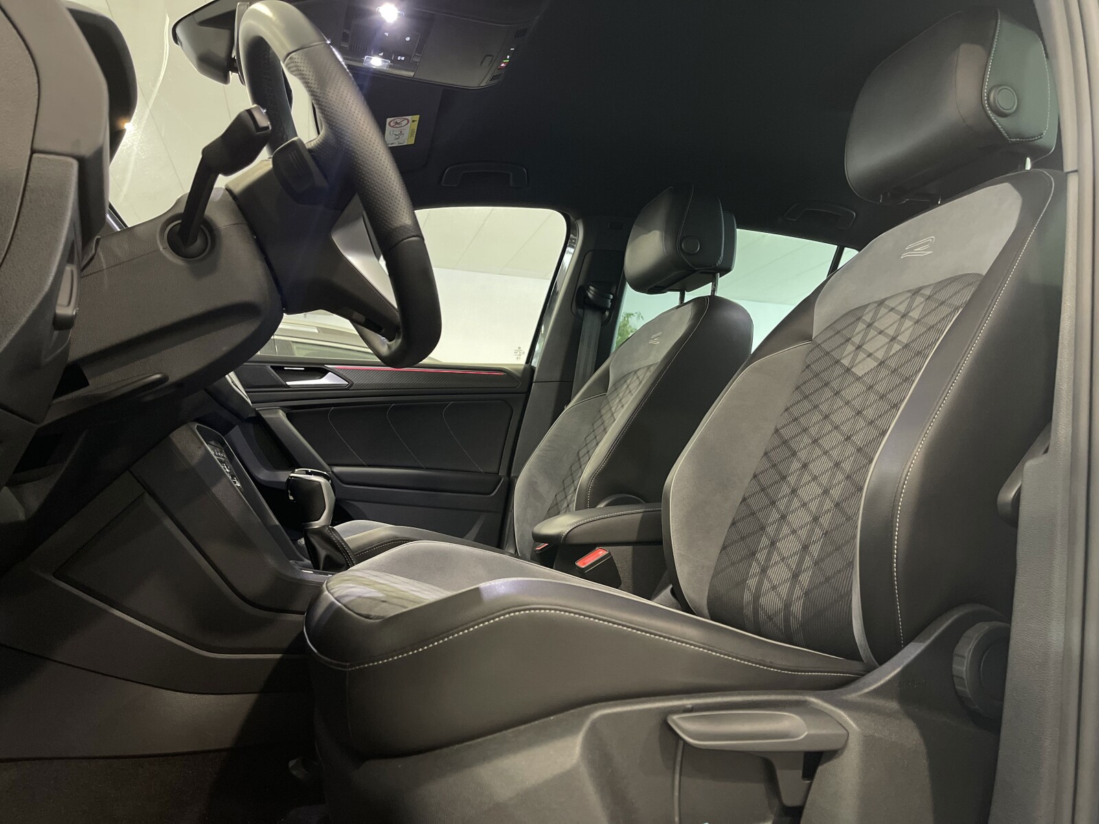 Volkswagen Tiguan - zdjęcie 9