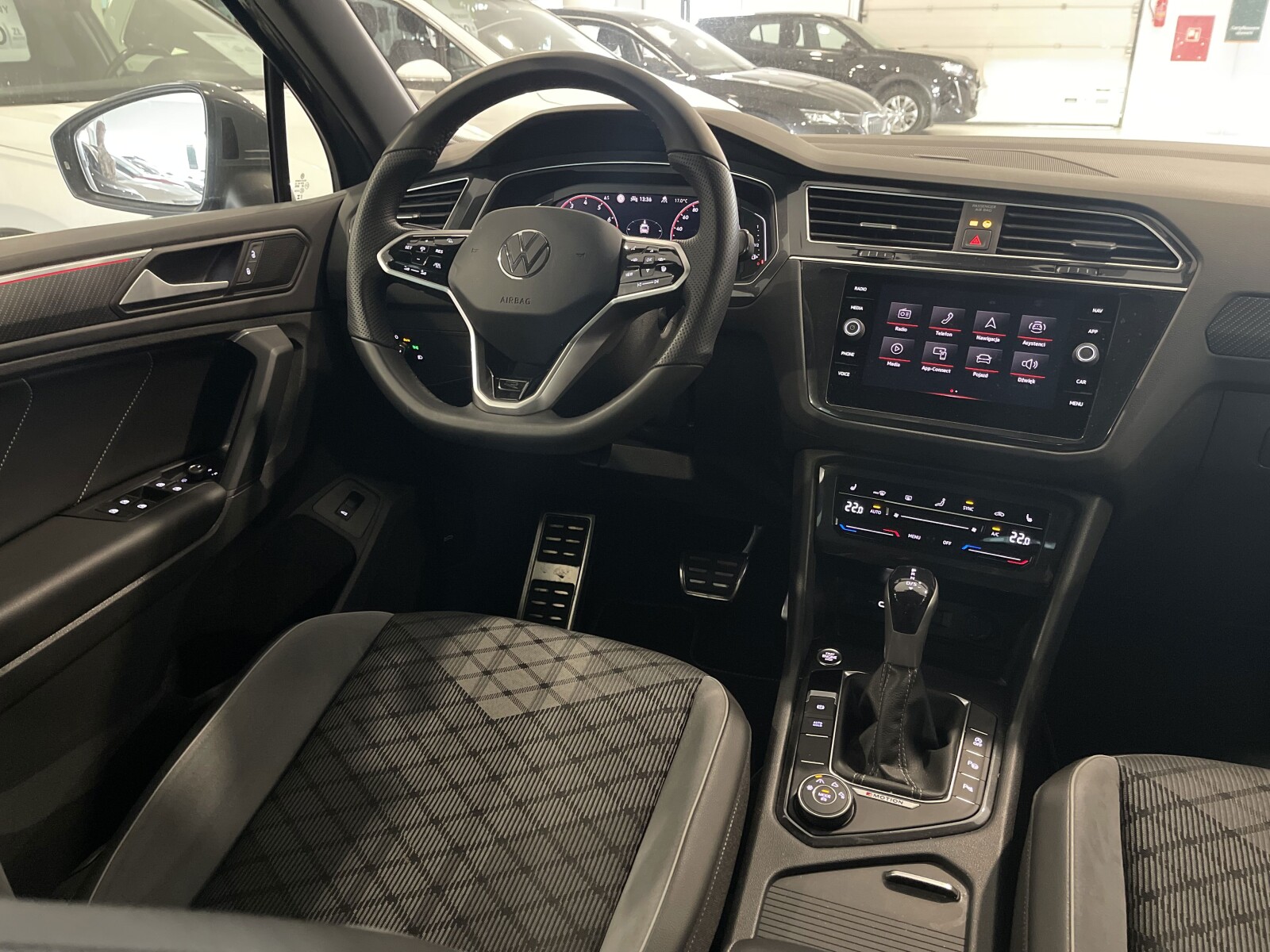 Volkswagen Tiguan - zdjęcie 12