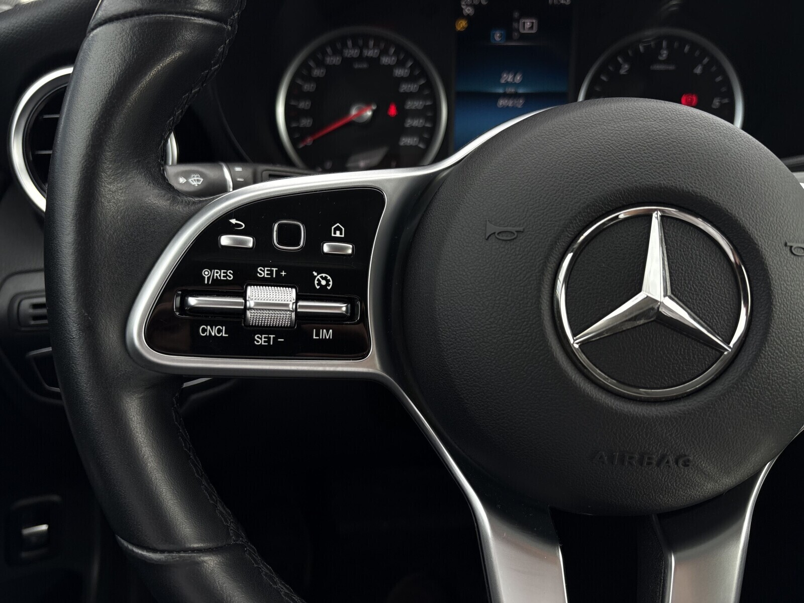 Mercedes-Benz GLC 220 - zdjęcie 15