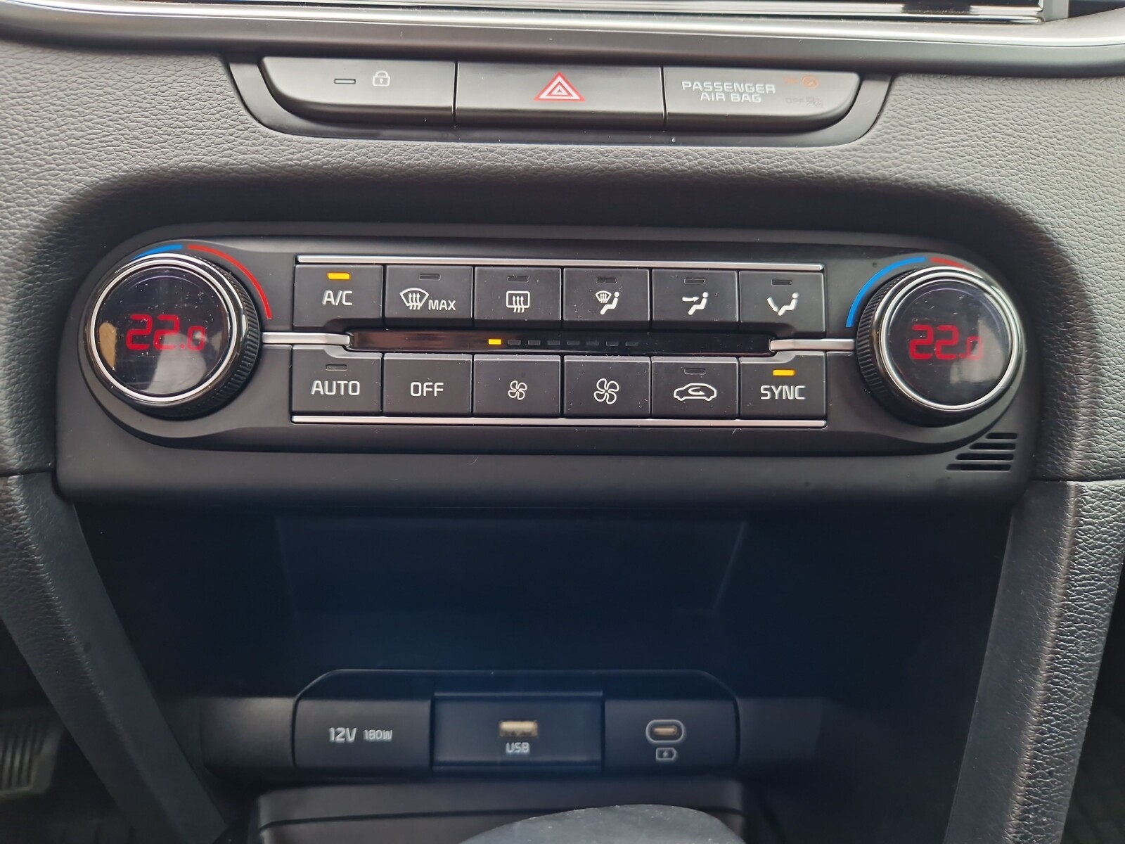 Kia Ceed - zdjęcie 22