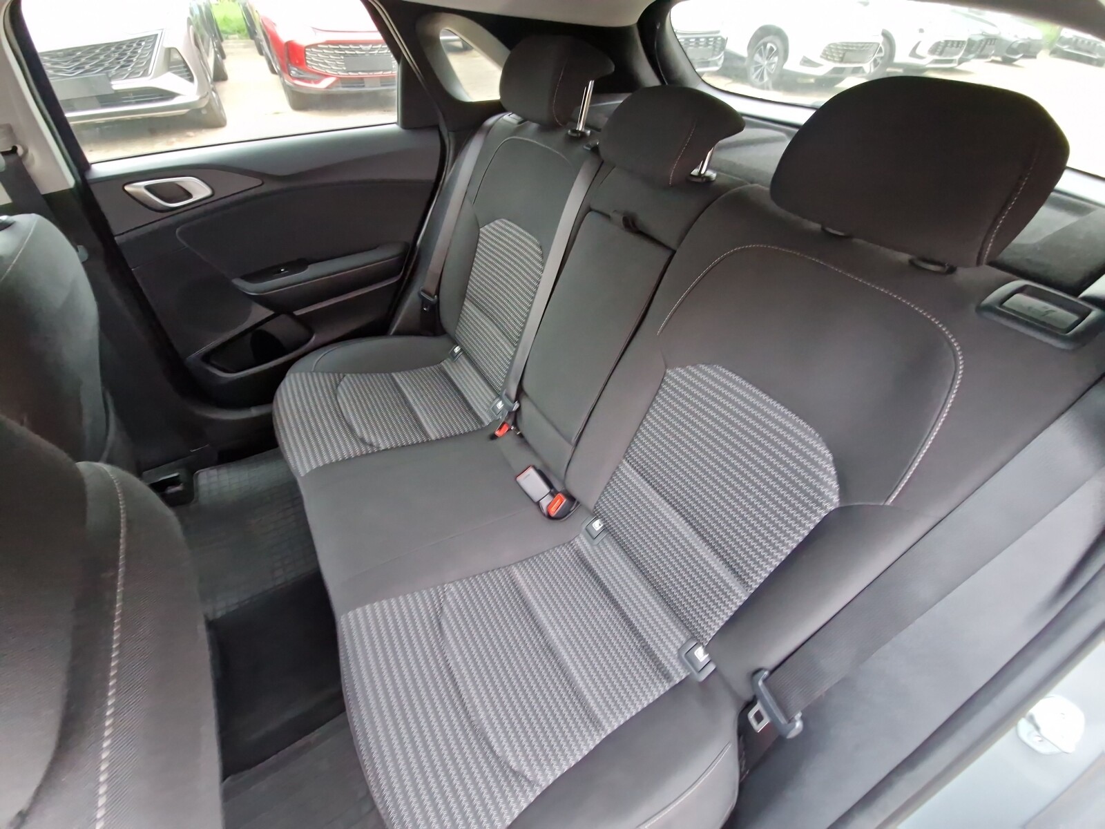Kia Ceed - zdjęcie 10
