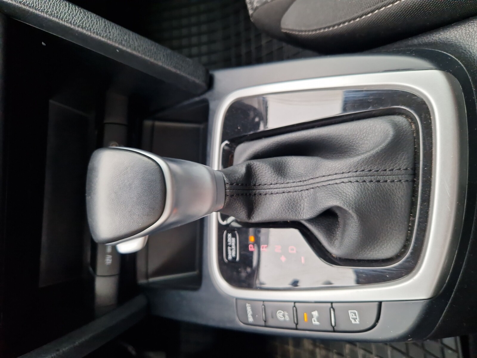 Kia Ceed - zdjęcie 23