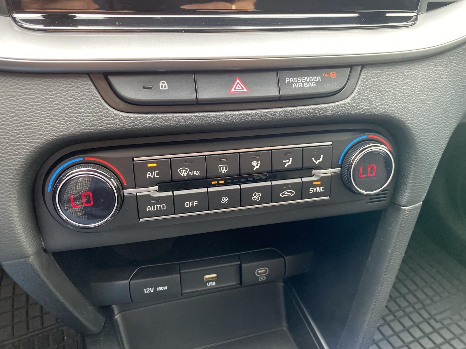 Kia Ceed - zdjęcie 23