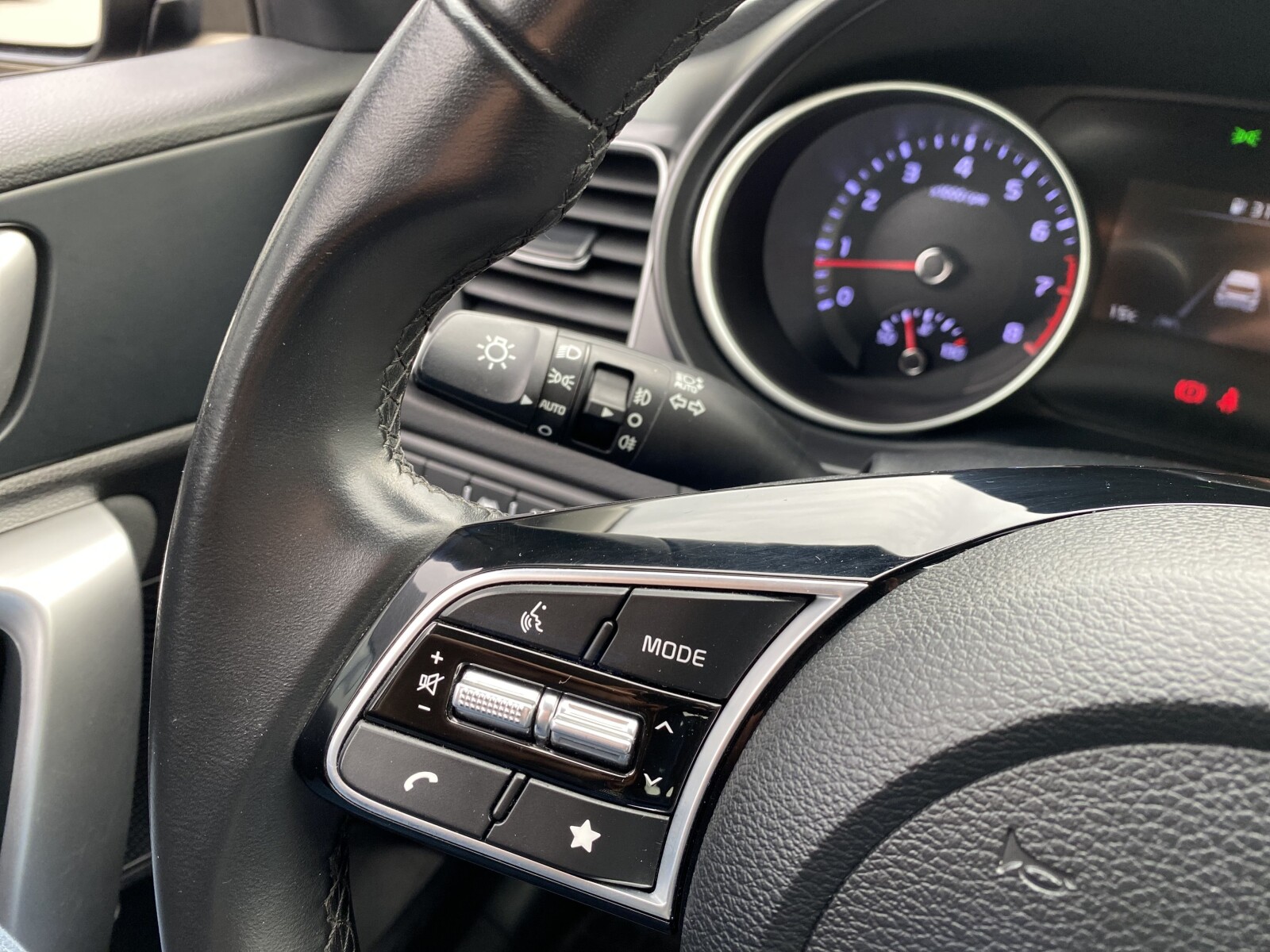 Kia Ceed - zdjęcie 18
