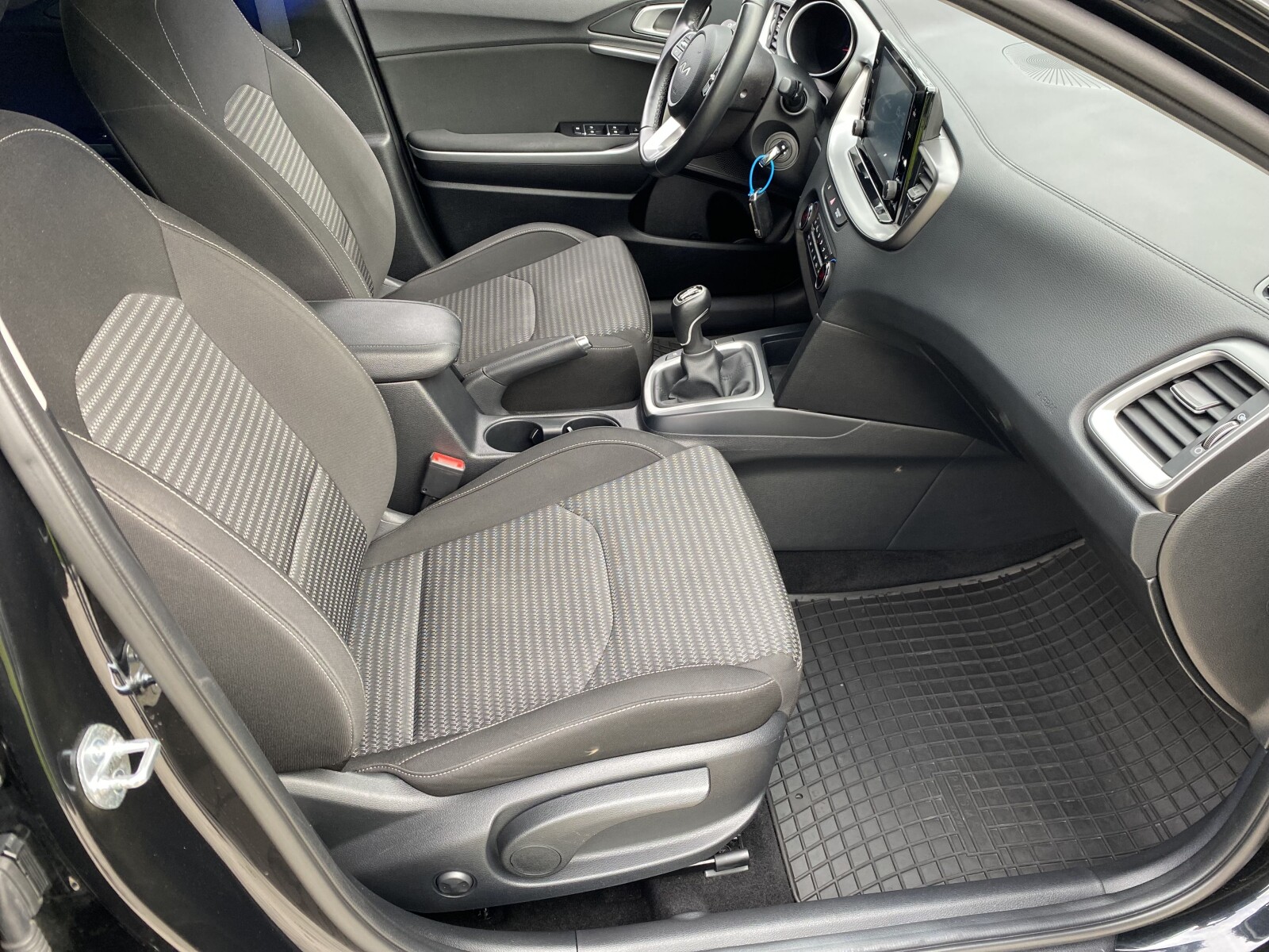 Kia Ceed - zdjęcie 14