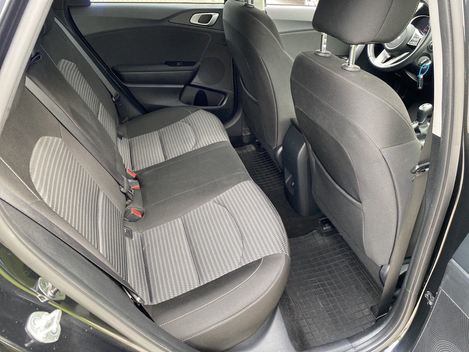 Kia Ceed - zdjęcie 13