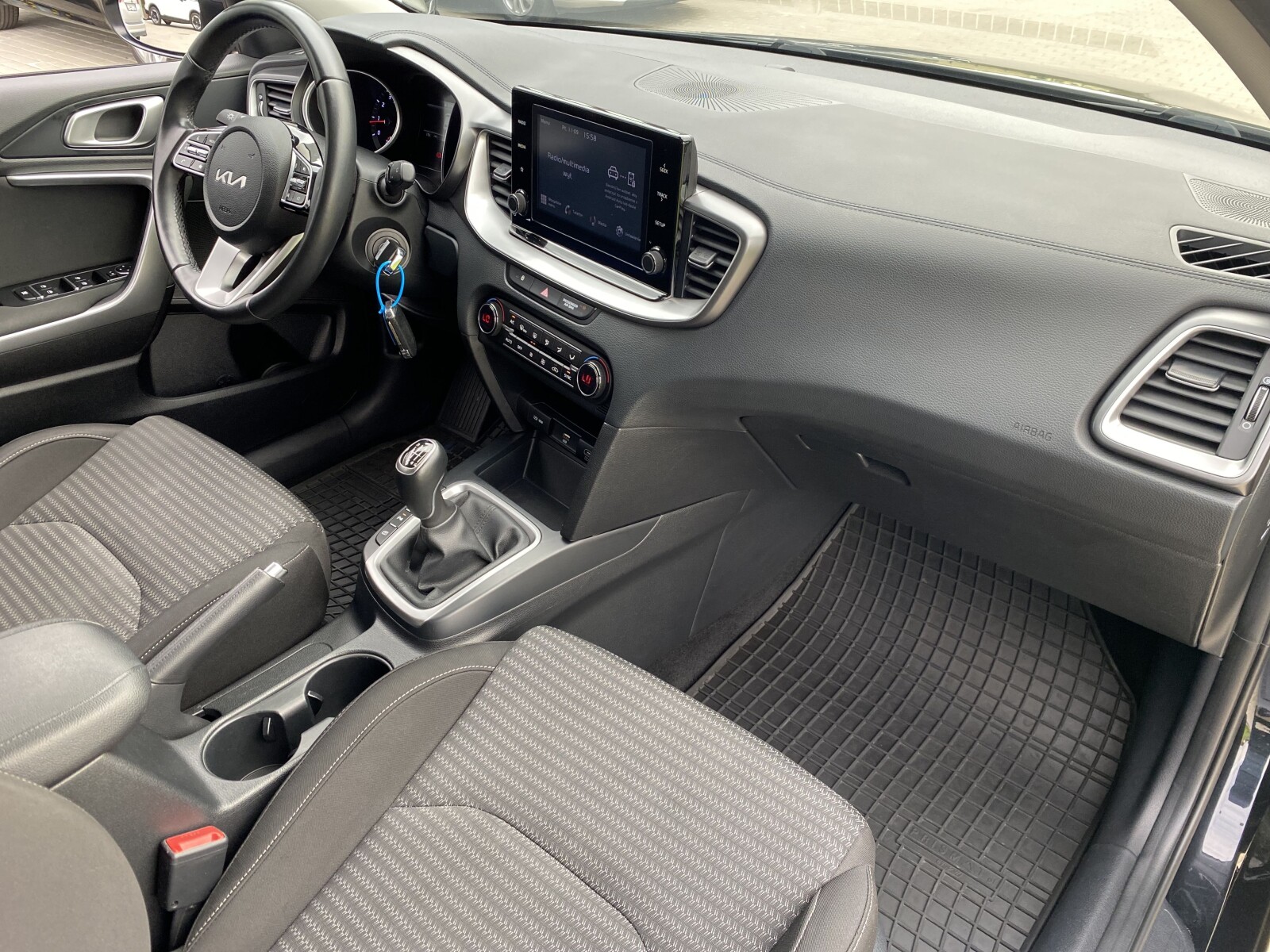 Kia Ceed - zdjęcie 15