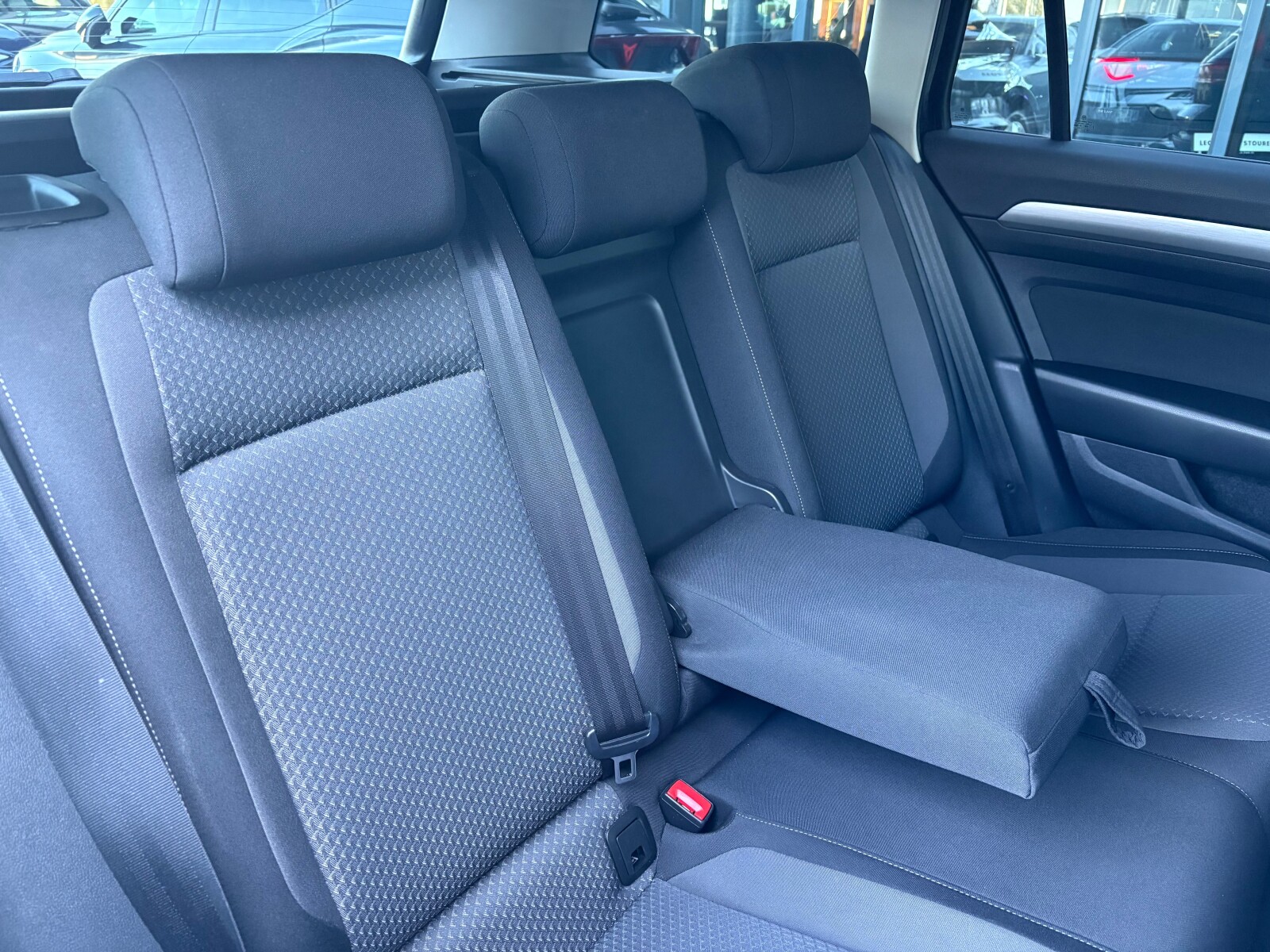 Volkswagen Passat - zdjęcie 15
