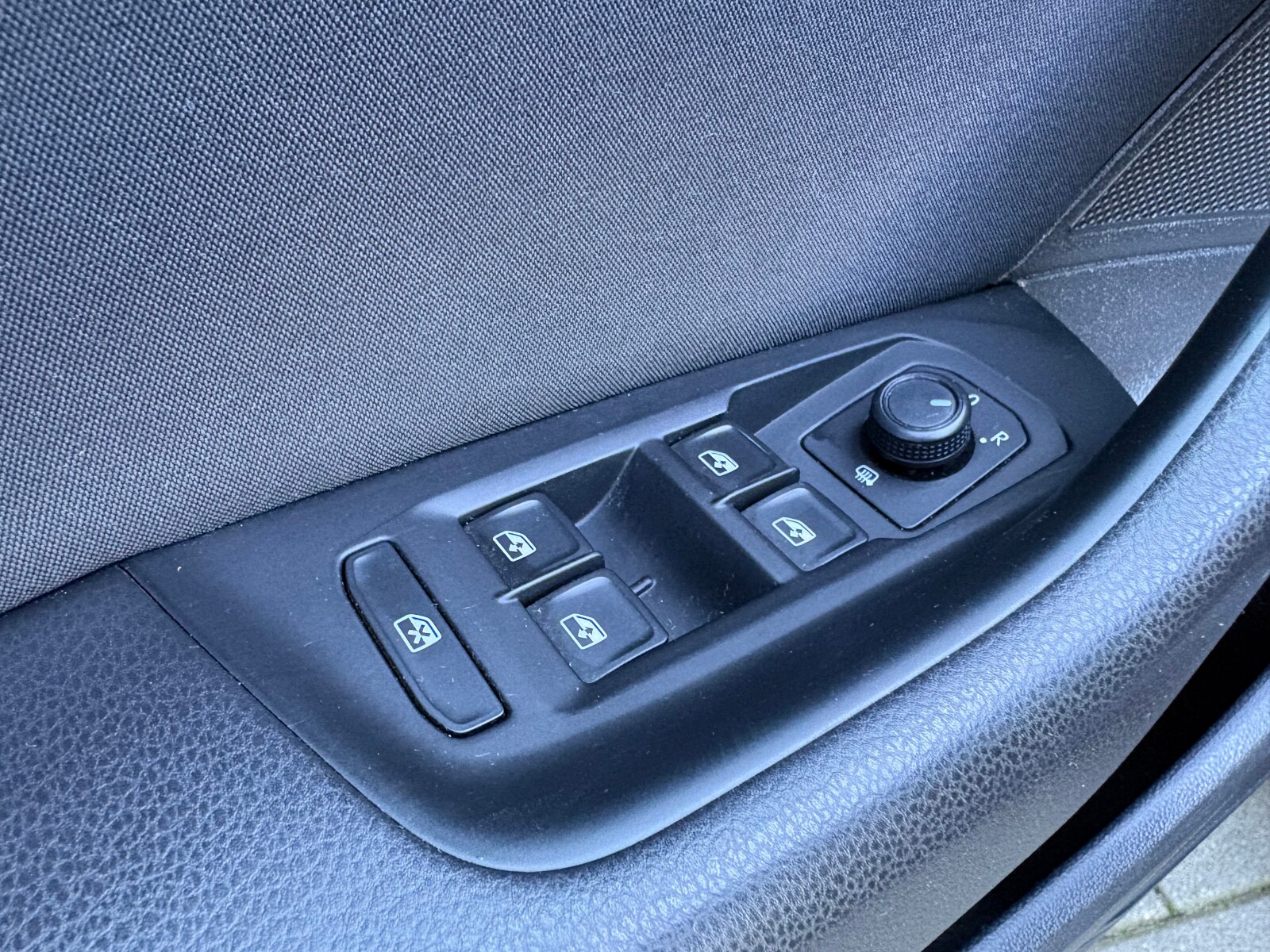 Volkswagen Passat - zdjęcie 19