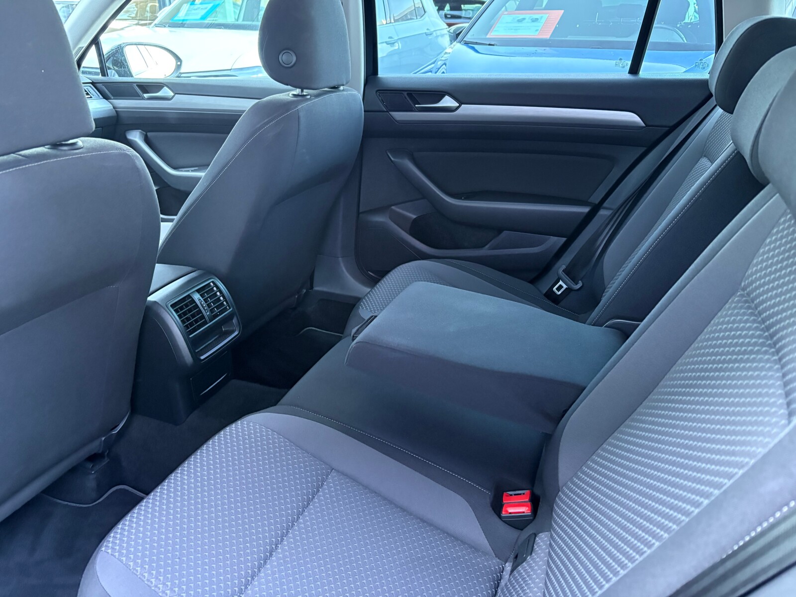Volkswagen Passat - zdjęcie 14