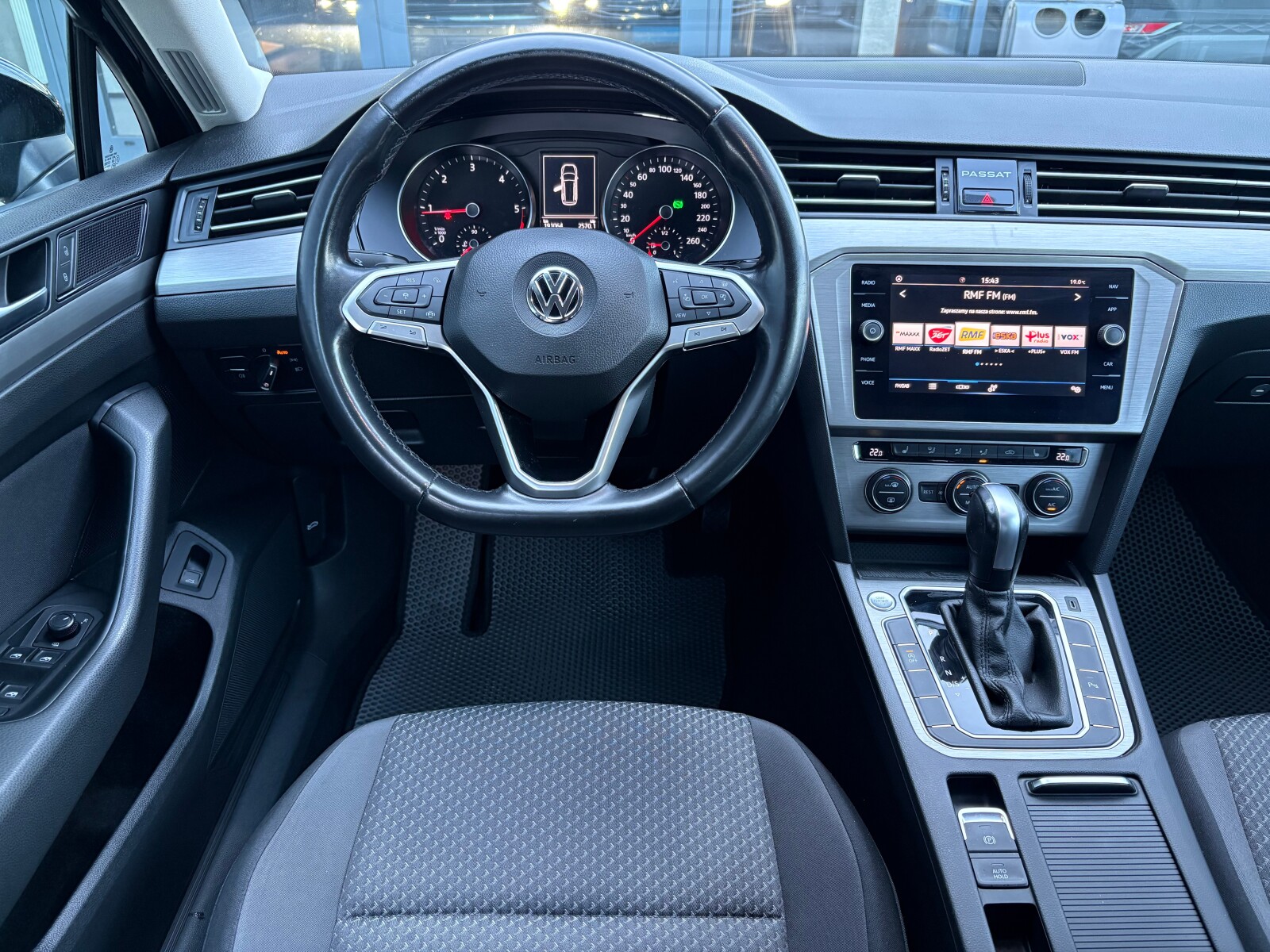 Volkswagen Passat - zdjęcie 10