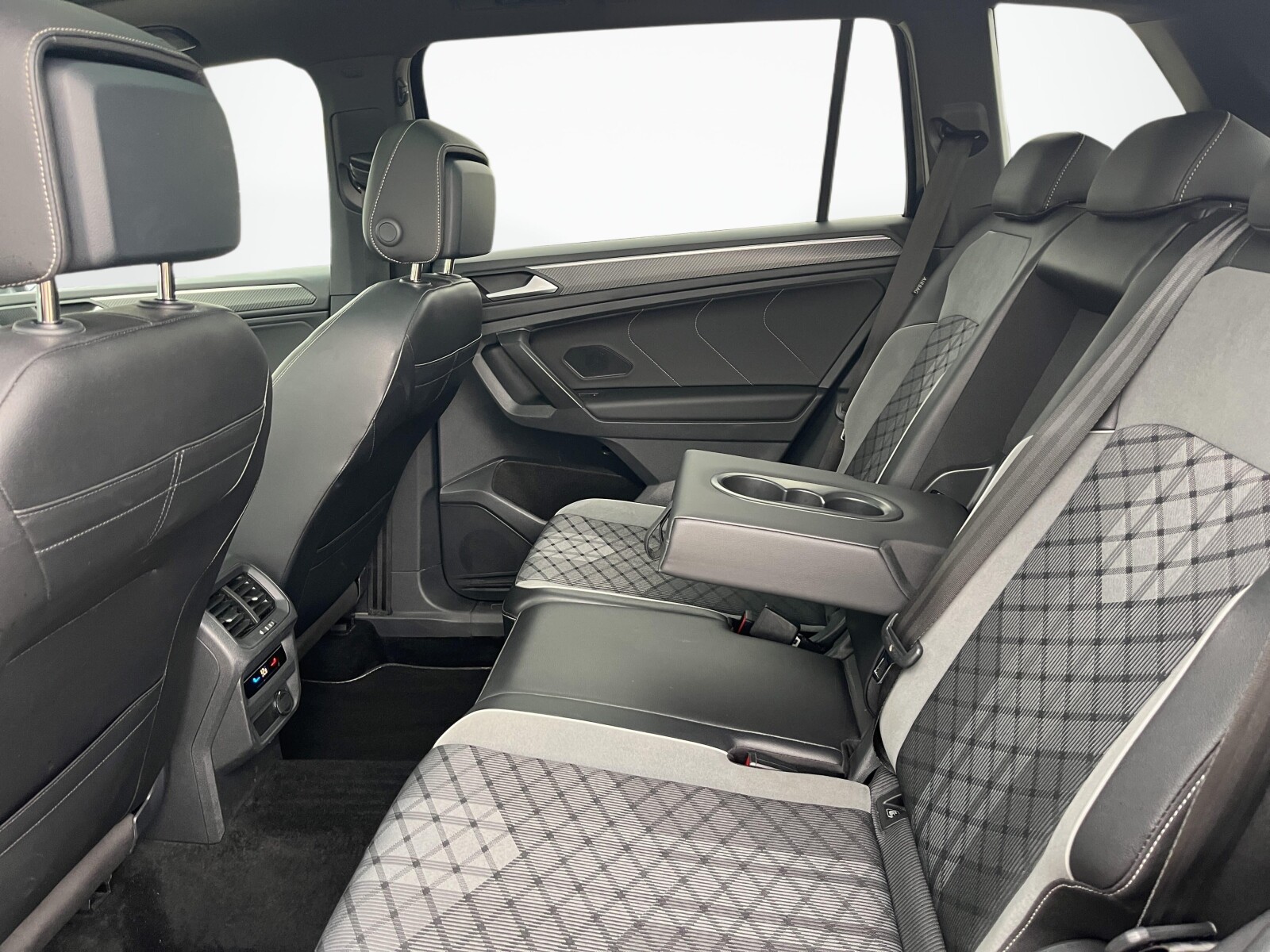 Volkswagen Tiguan Allspace - zdjęcie 13