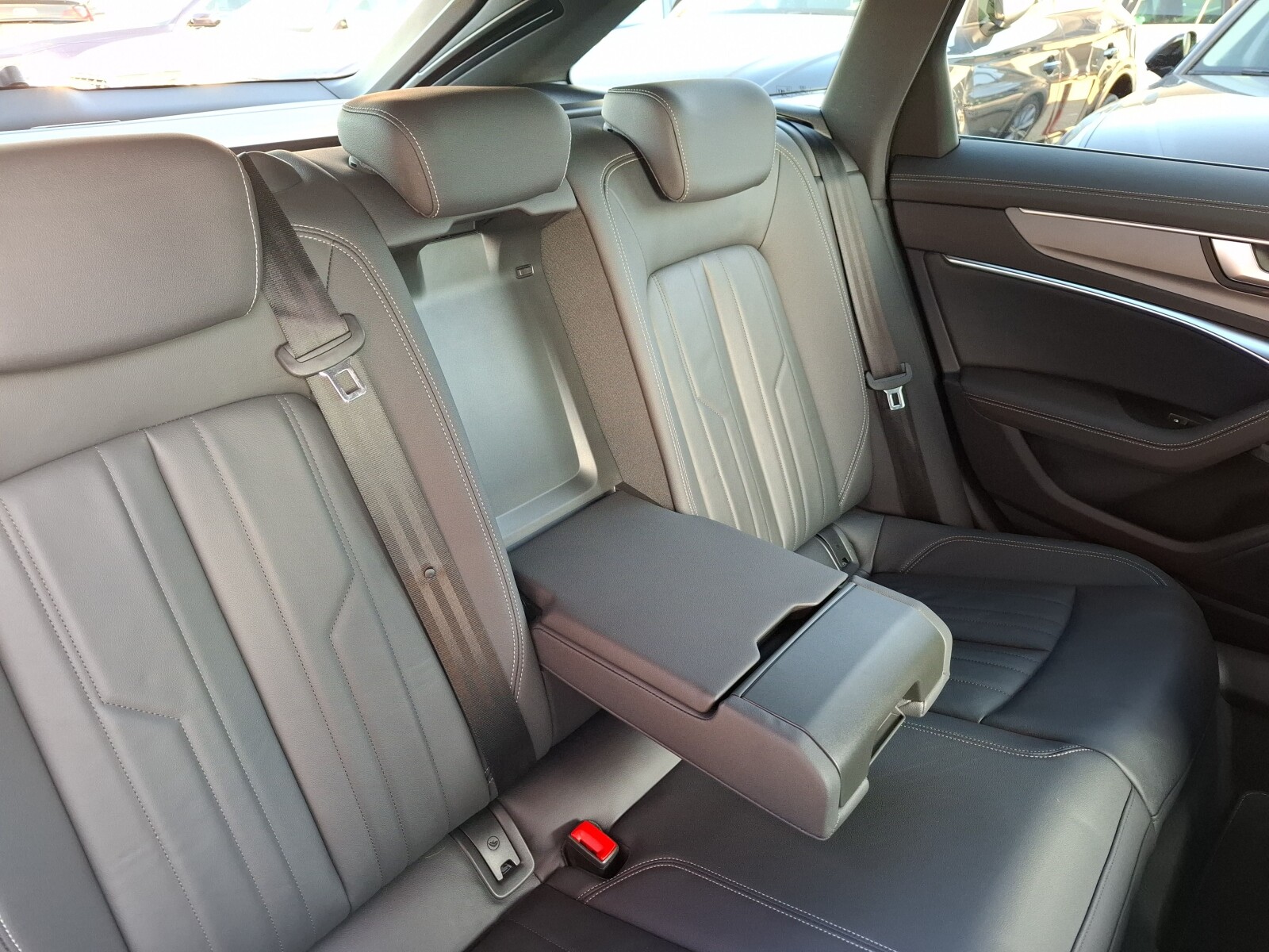 Audi A6 Avant - zdjęcie 20