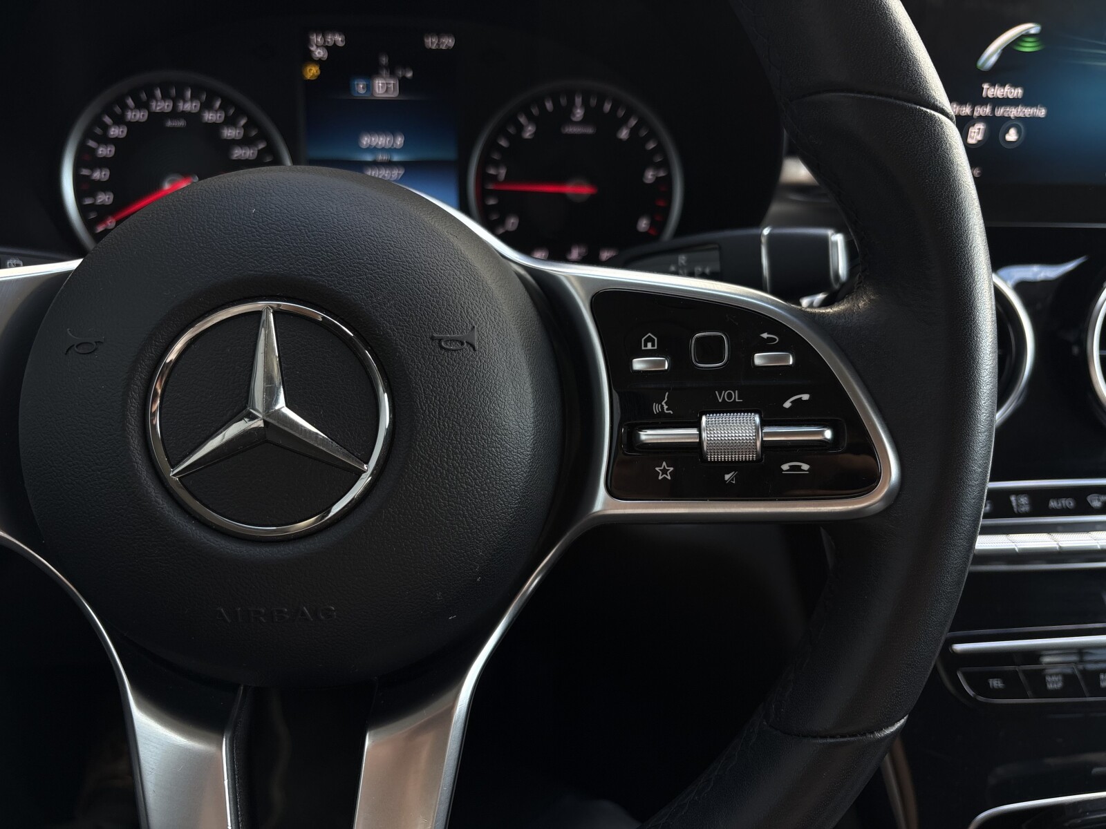 Mercedes-Benz GLC 200 - zdjęcie 16