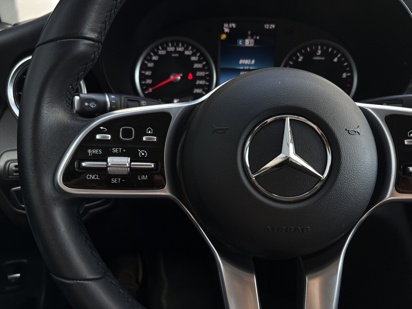 Mercedes-Benz GLC 200 - zdjęcie 15