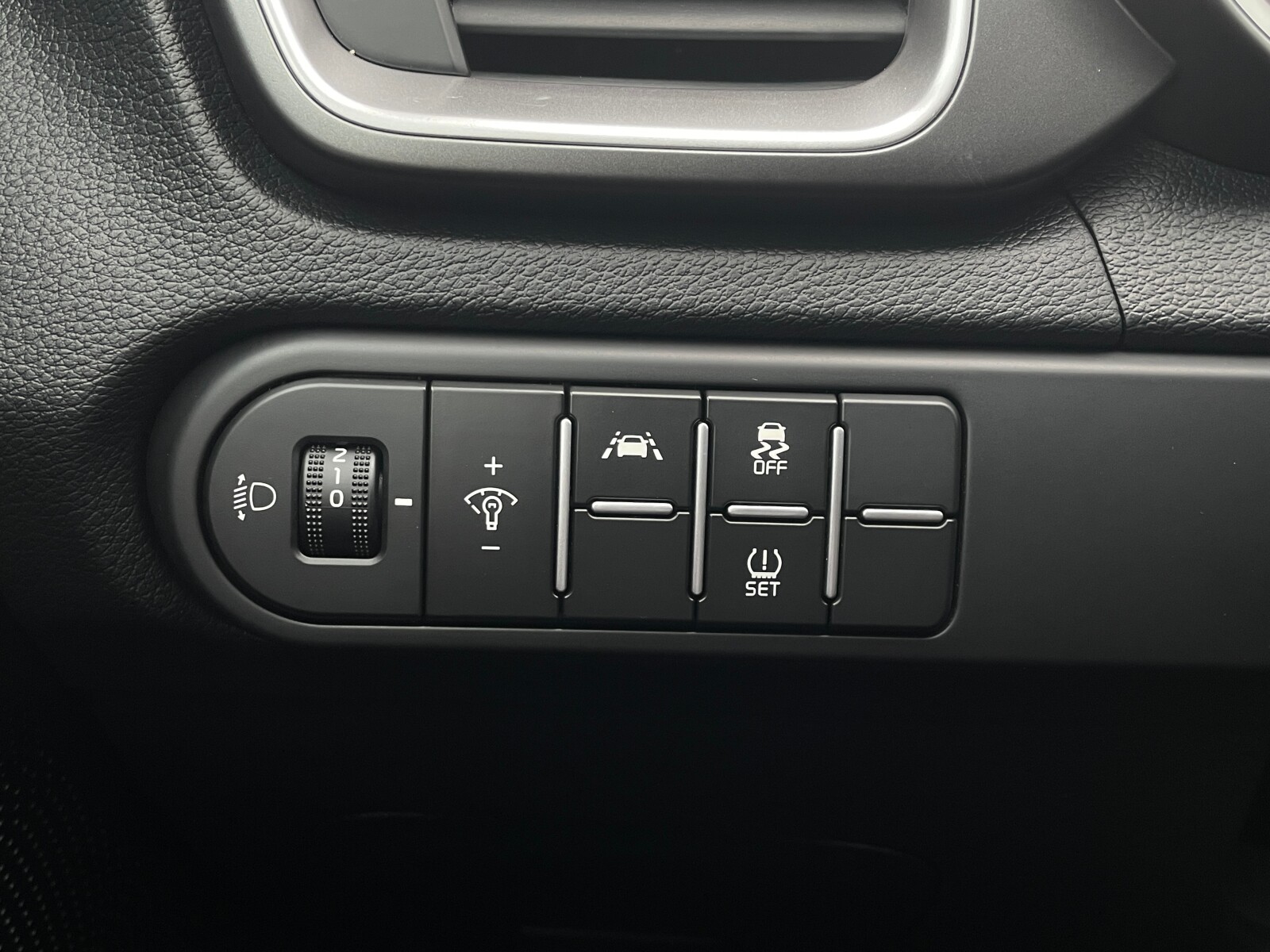 Kia Ceed - zdjęcie 33