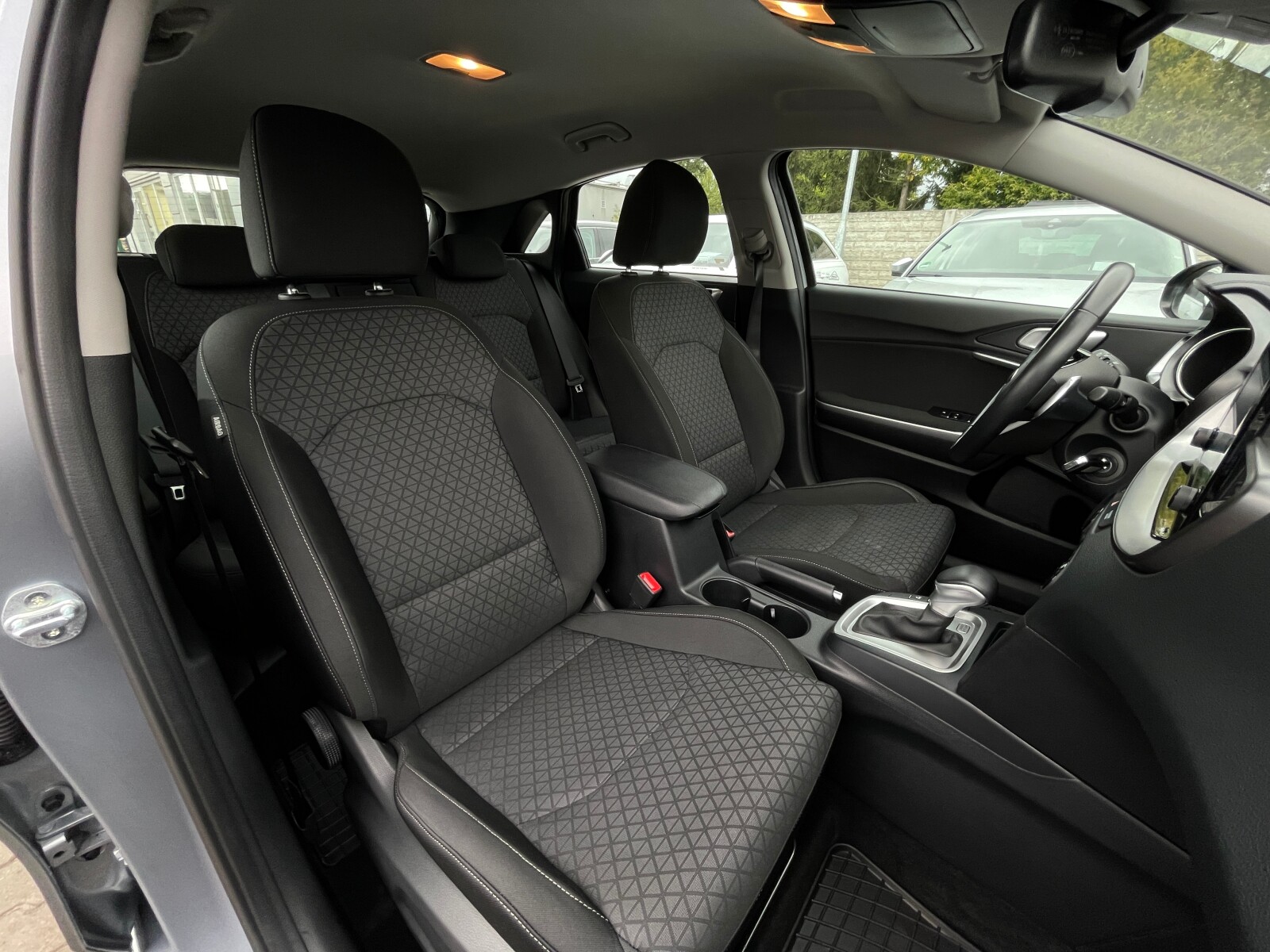Kia Ceed - zdjęcie 16