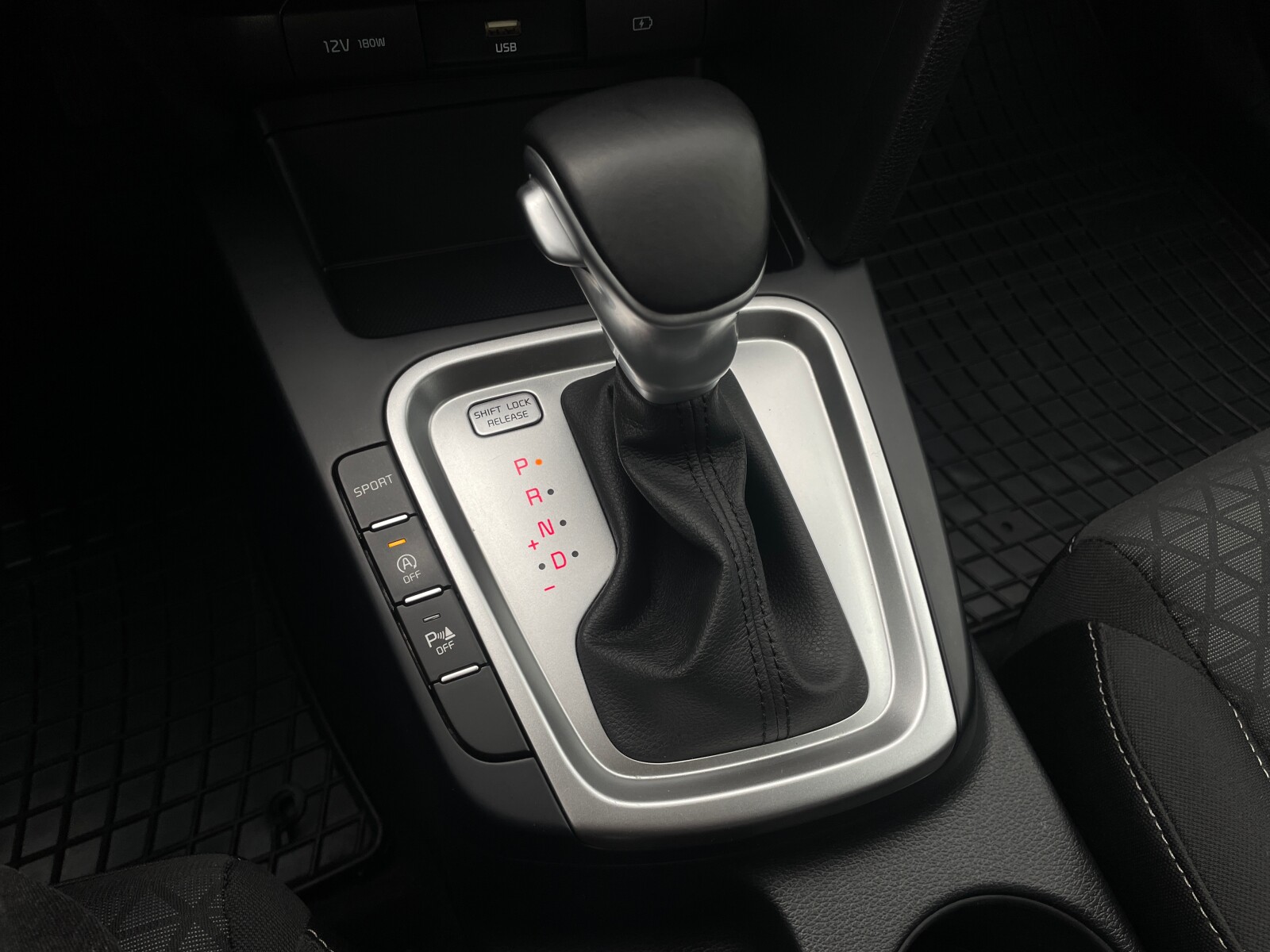 Kia Ceed - zdjęcie 31