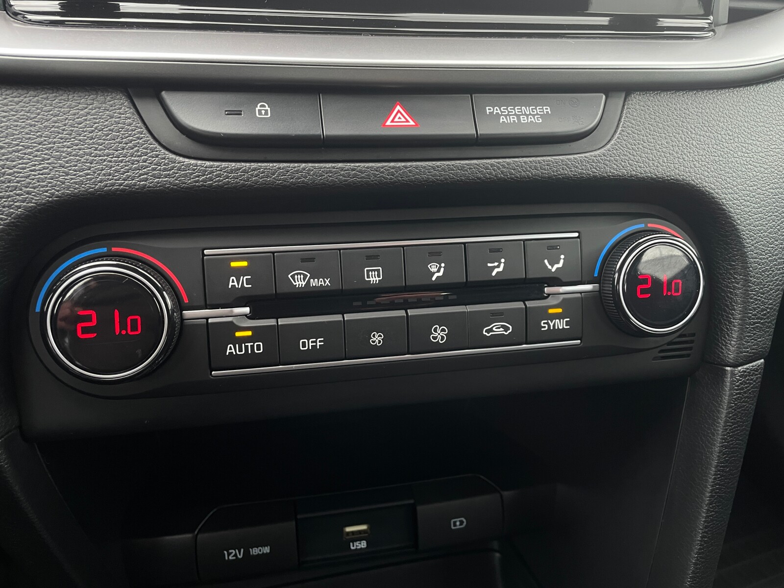 Kia Ceed - zdjęcie 29