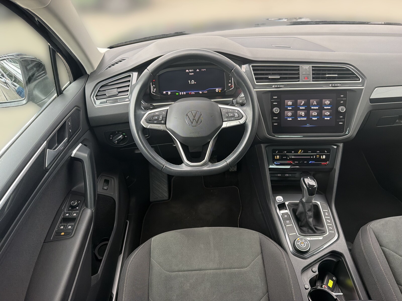 Volkswagen Tiguan - zdjęcie 17