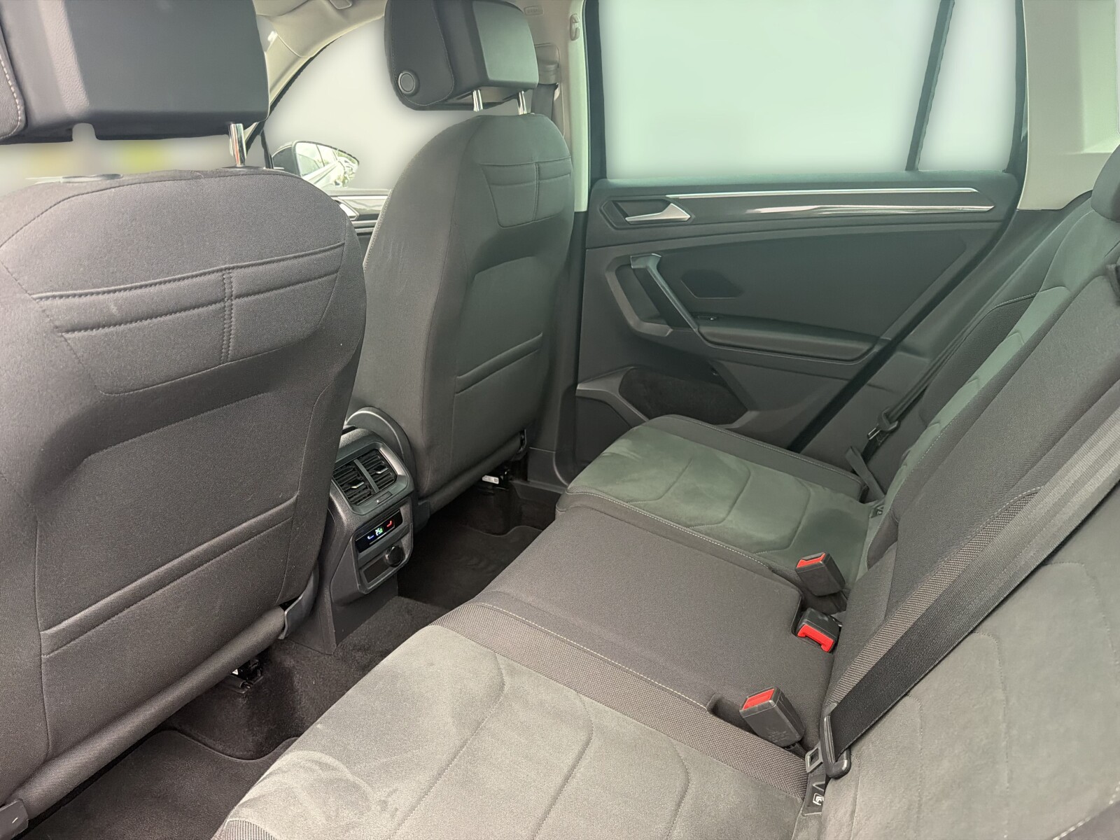 Volkswagen Tiguan - zdjęcie 11
