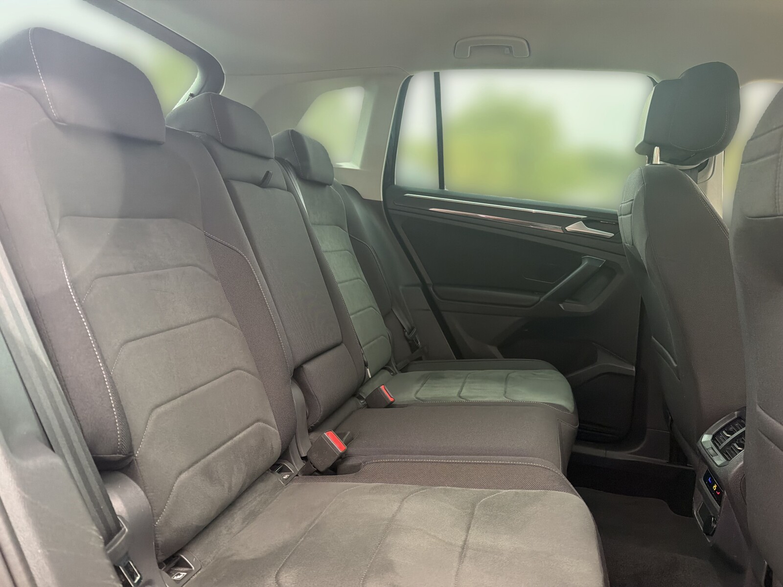 Volkswagen Tiguan - zdjęcie 14