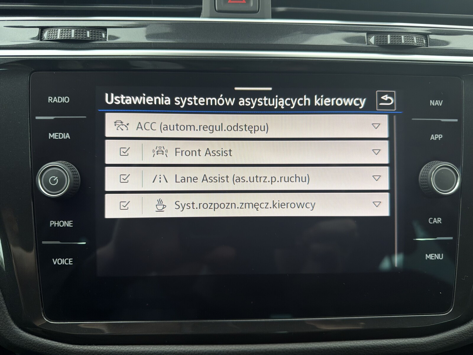 Volkswagen Tiguan - zdjęcie 27