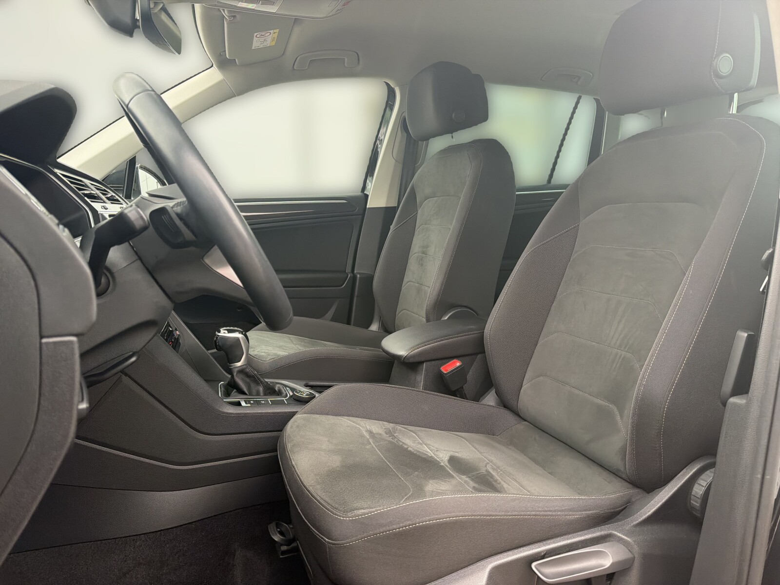 Volkswagen Tiguan - zdjęcie 10