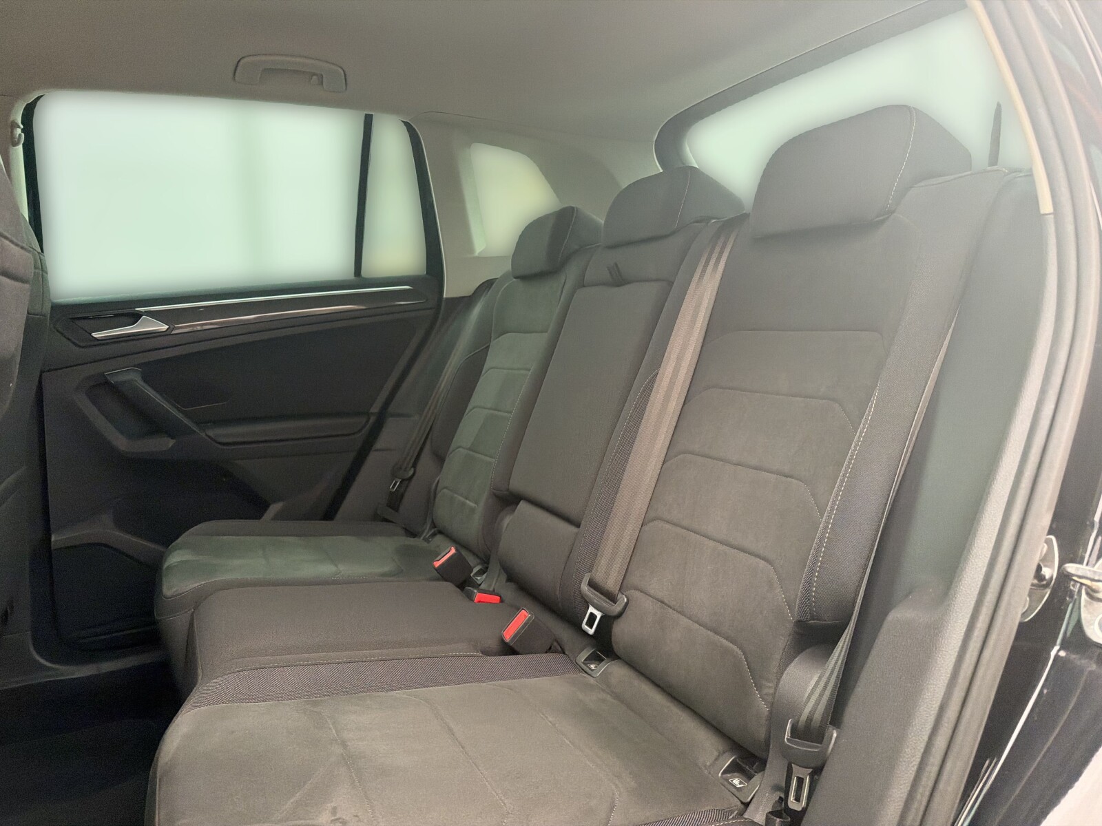 Volkswagen Tiguan - zdjęcie 12