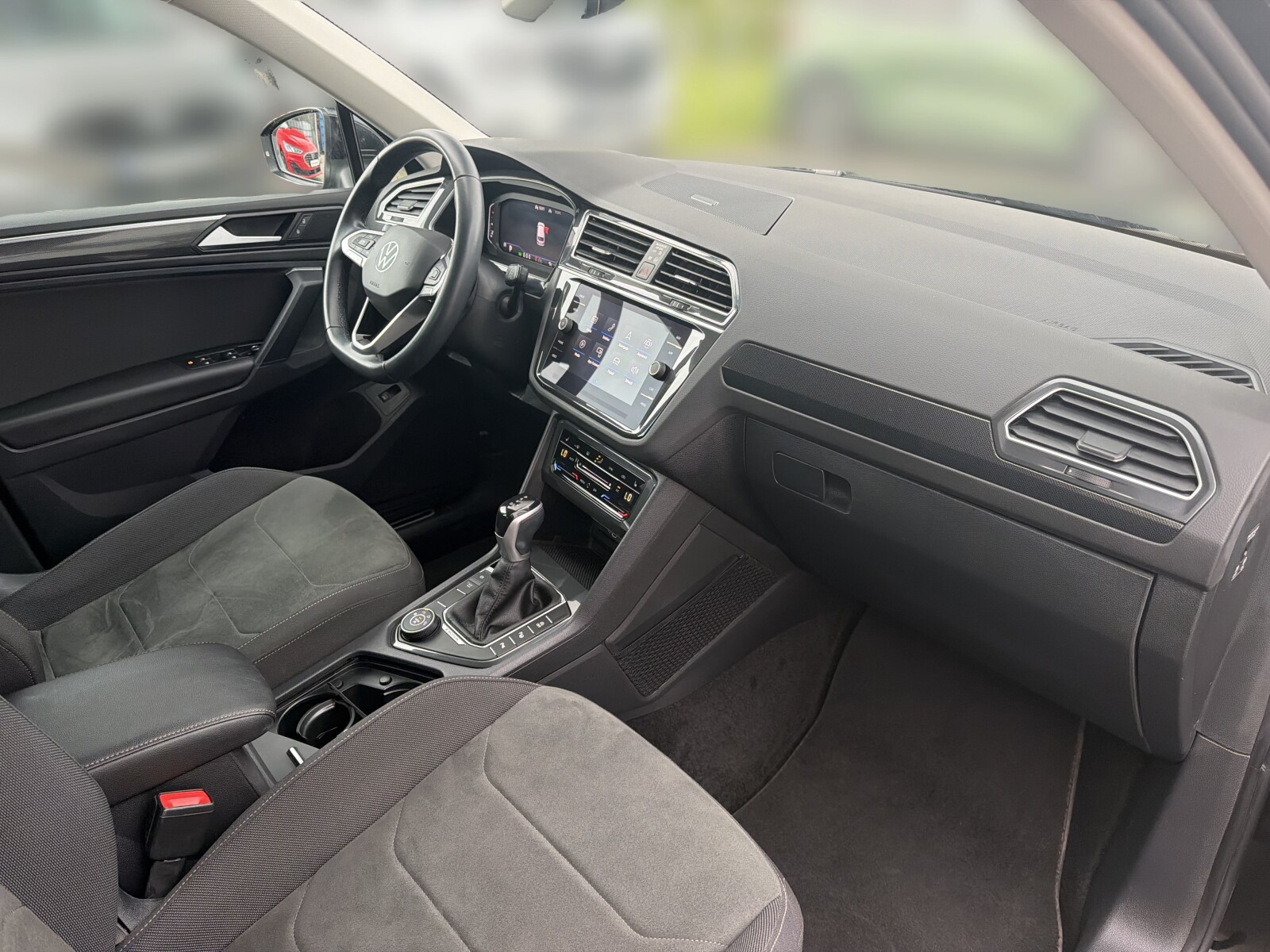 Volkswagen Tiguan - zdjęcie 15