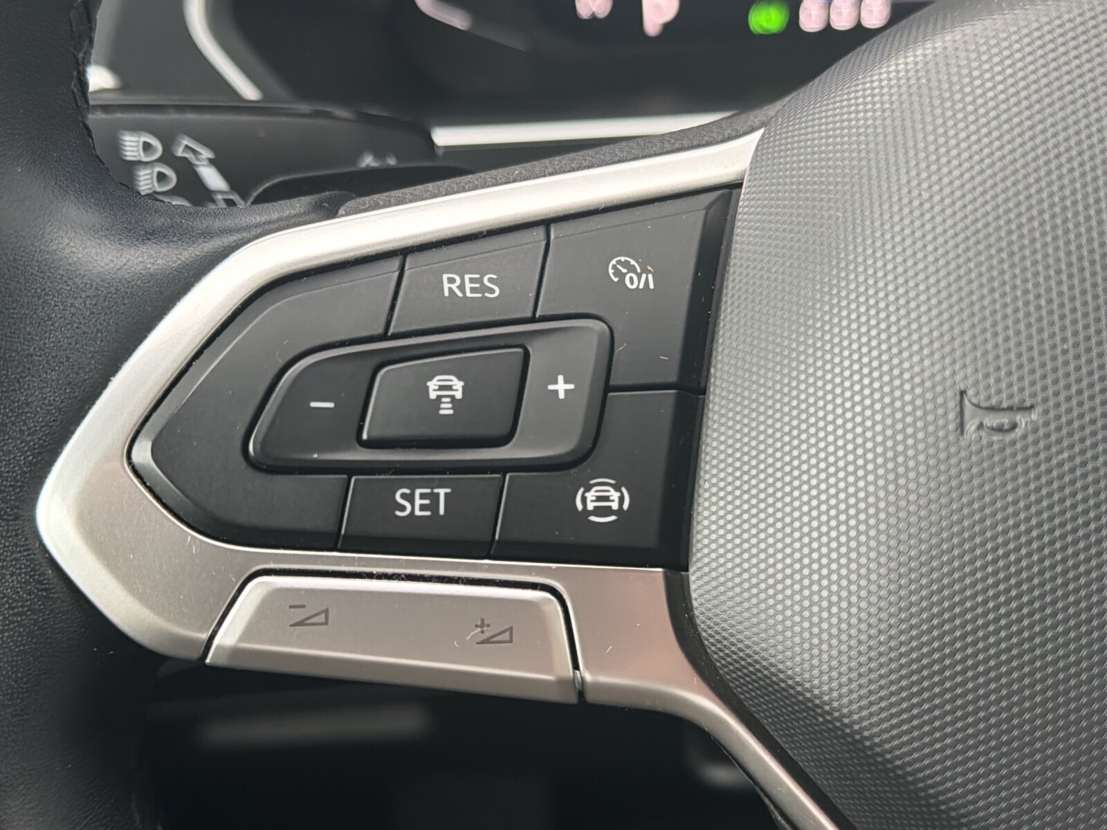 Volkswagen Tiguan - zdjęcie 20