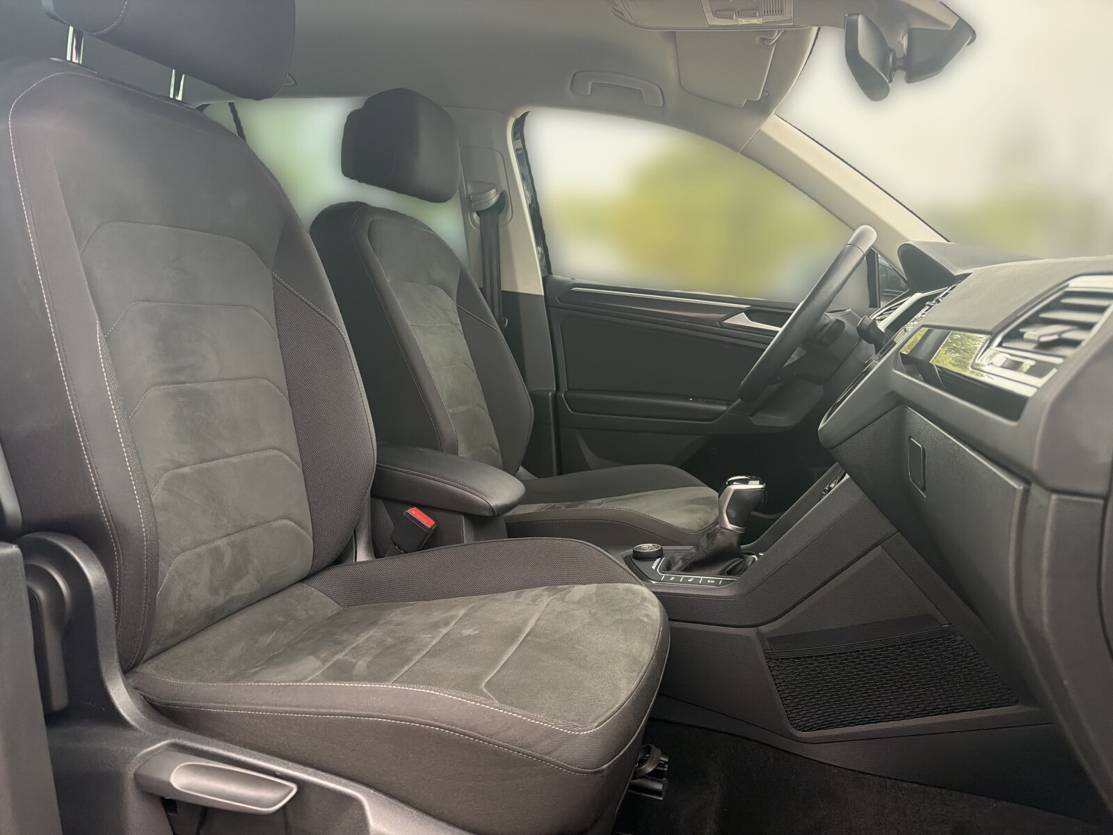 Volkswagen Tiguan - zdjęcie 16