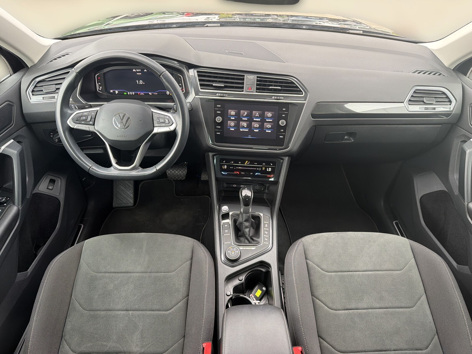 Volkswagen Tiguan - zdjęcie 18
